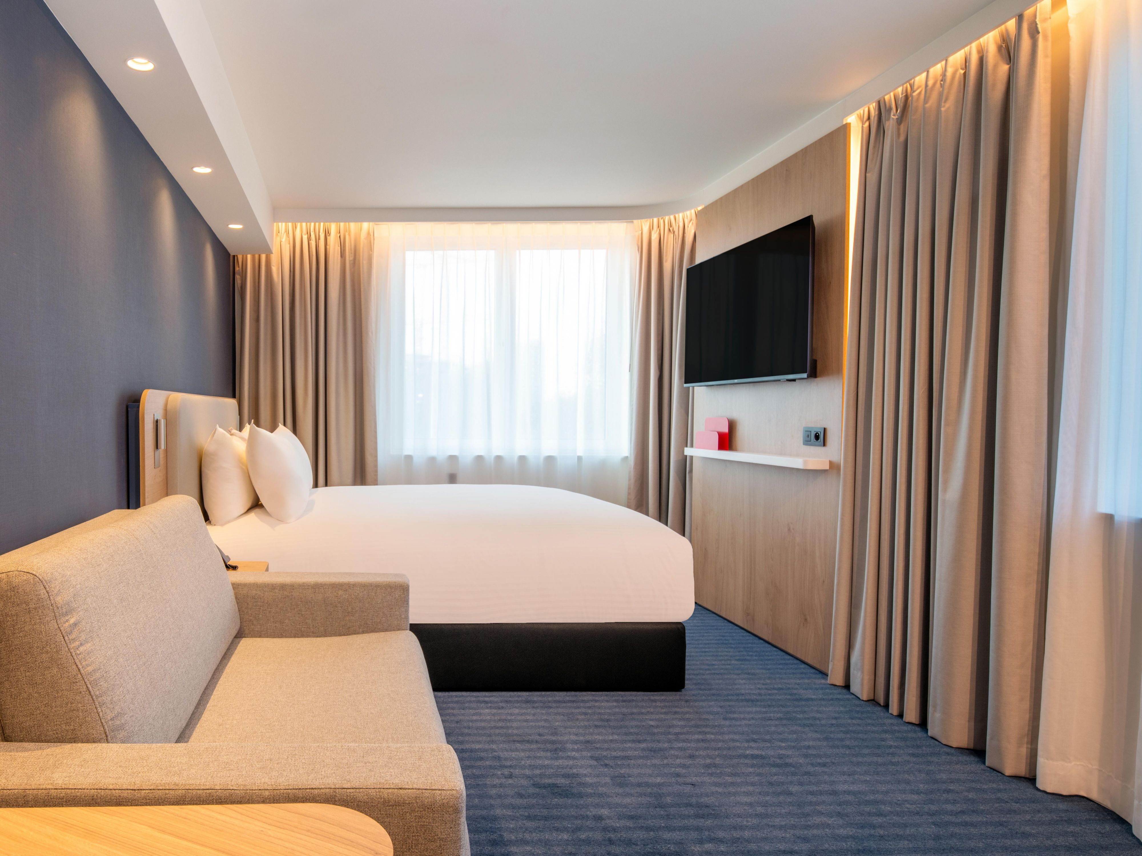 Queen Suite With Sofa Bed