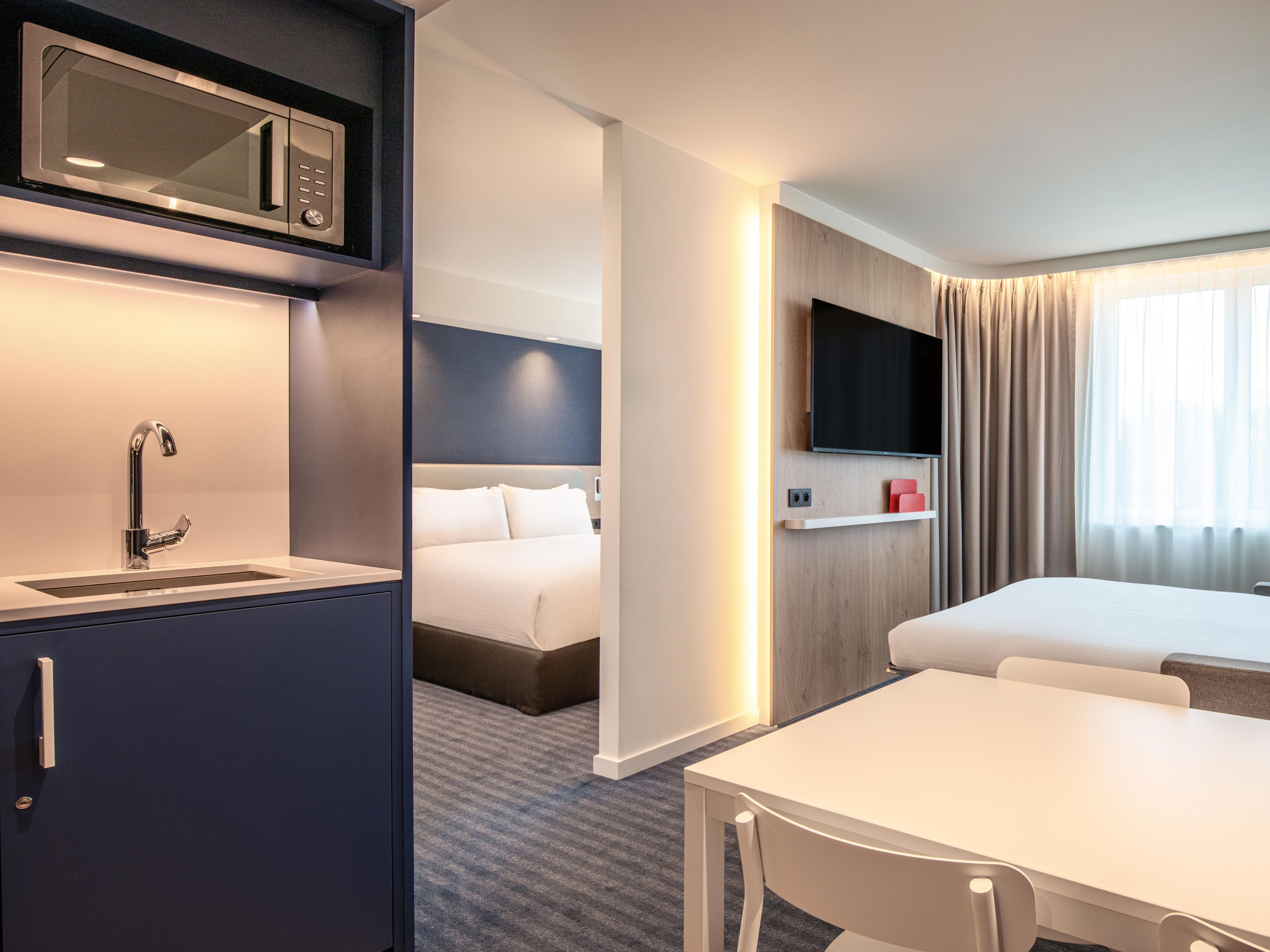 Queen Suite With Kitchenette & Sofa