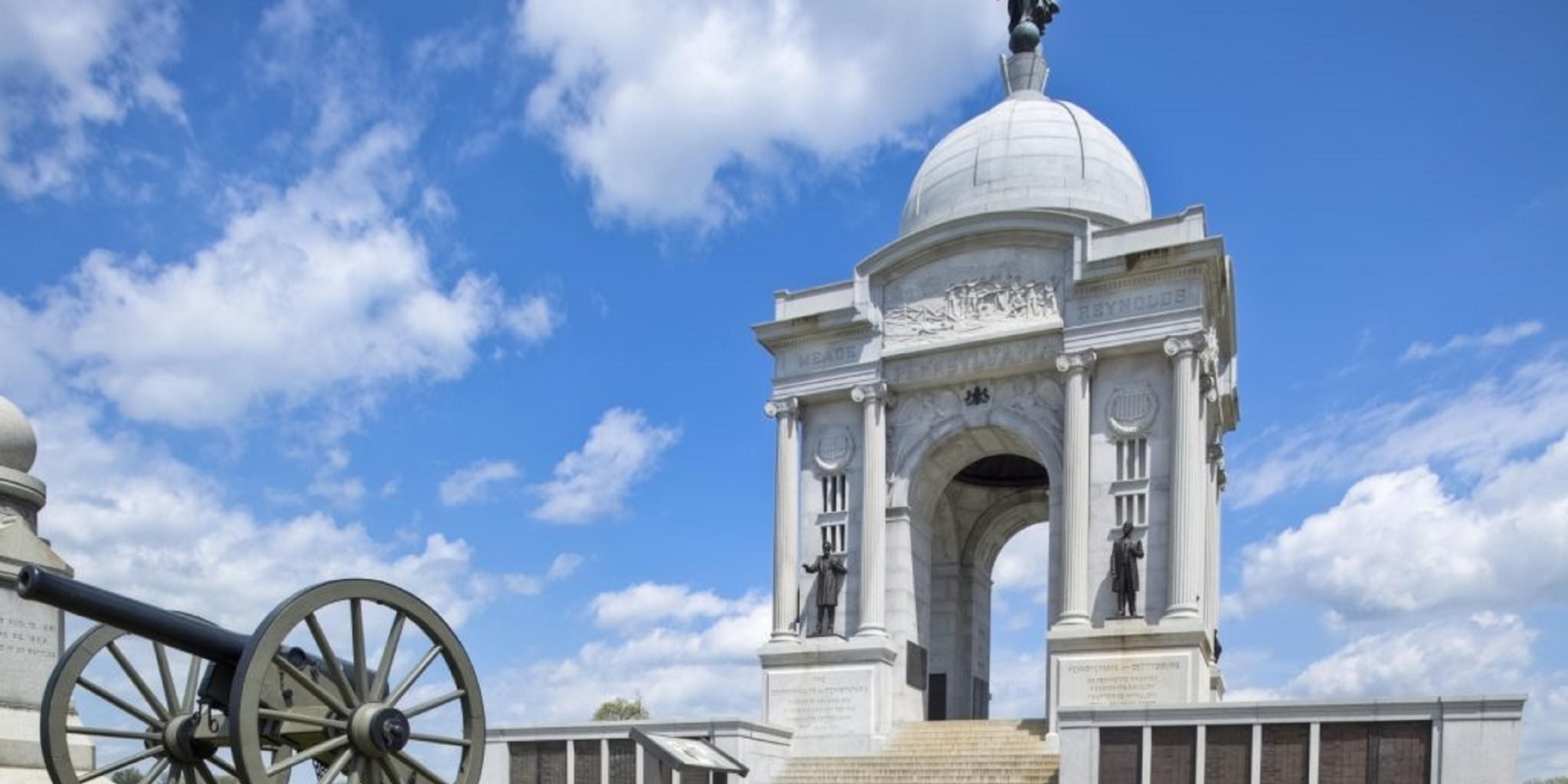 Located right next to the beautiful Gettysburg Historic Battlefield. Enjoy the scenic views, remarkable monuments, and walk in the steps of famous generals. Take in a living history interactive tour and then relax in our modern cozy rooms to unwind after your memorable day.