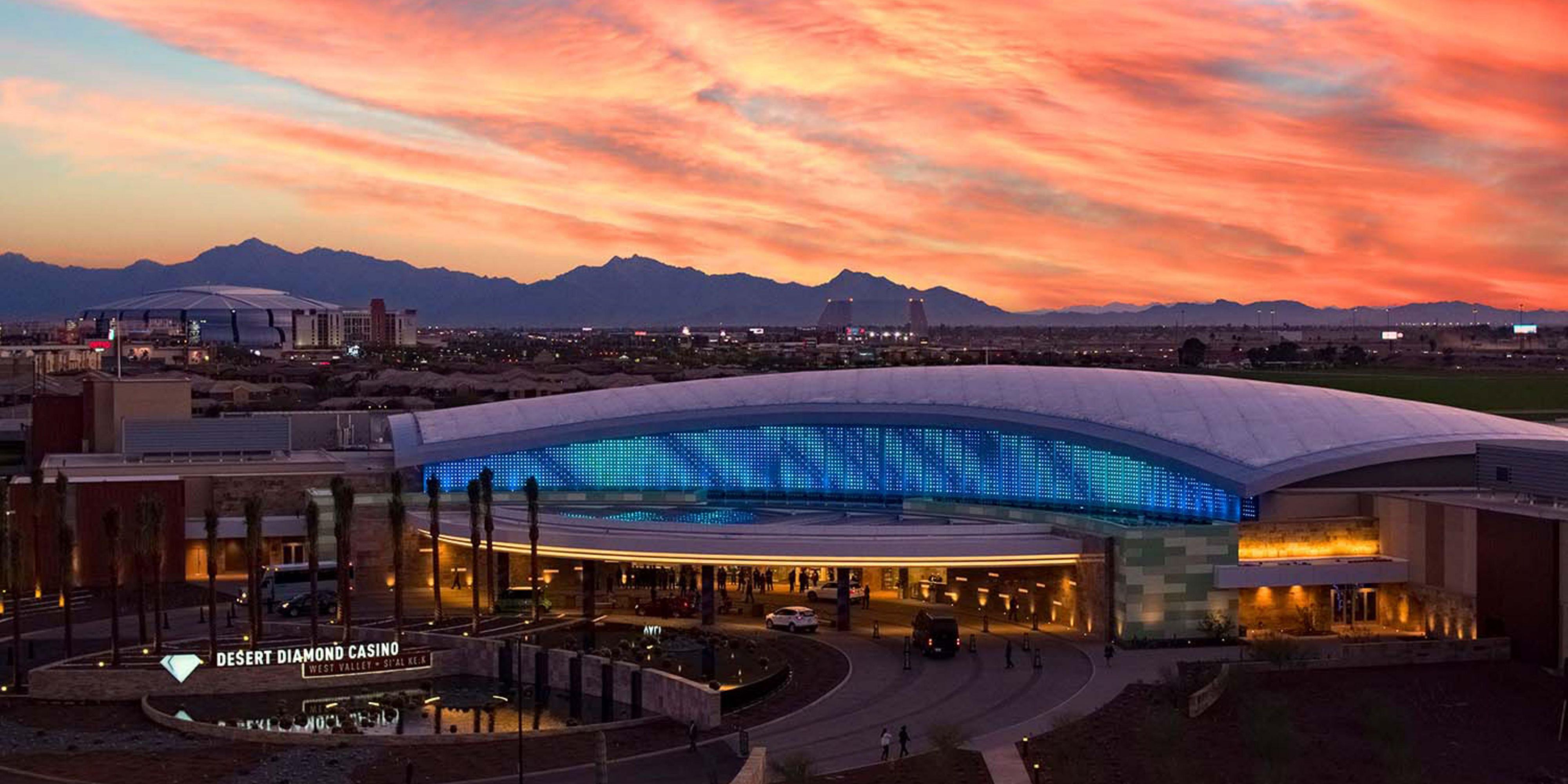 Test your luck at Desert Diamond Casino located in Glendale AZ and minutes from Holiday Inn Express Glendale Sports District. When visiting Desert Diamond Casino 1,400 slot machines, electronic and live table games.  Be sure to treat yourself to the three restaurants, Food Court and two bars offering beer and cocktails. Good luck at the casino!