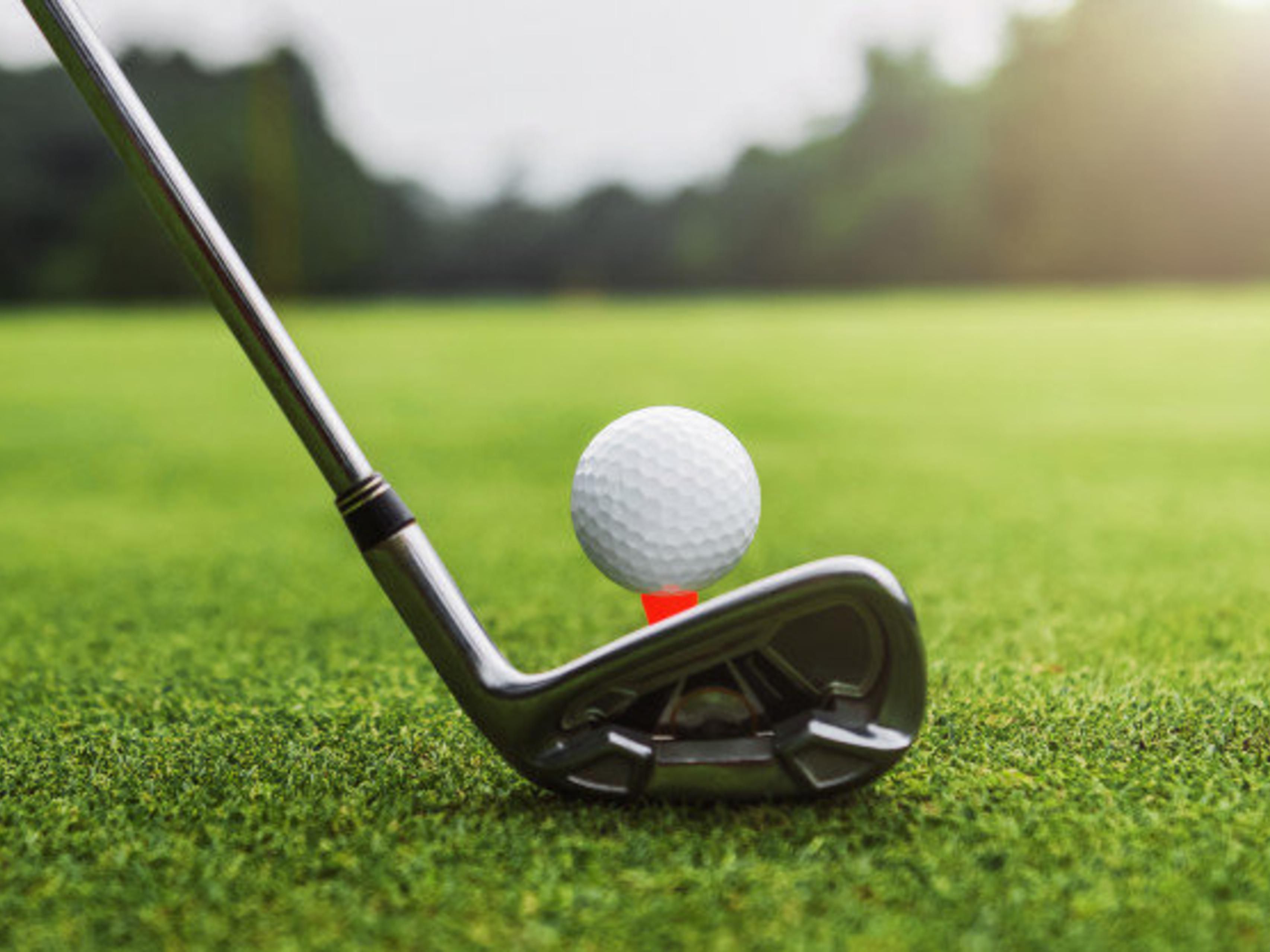 Passe um dia a jogar golfe no Harbor Lakes Golf Club, junto ao nosso hotel. Pergunte à nossa equipa sobre promoções. 