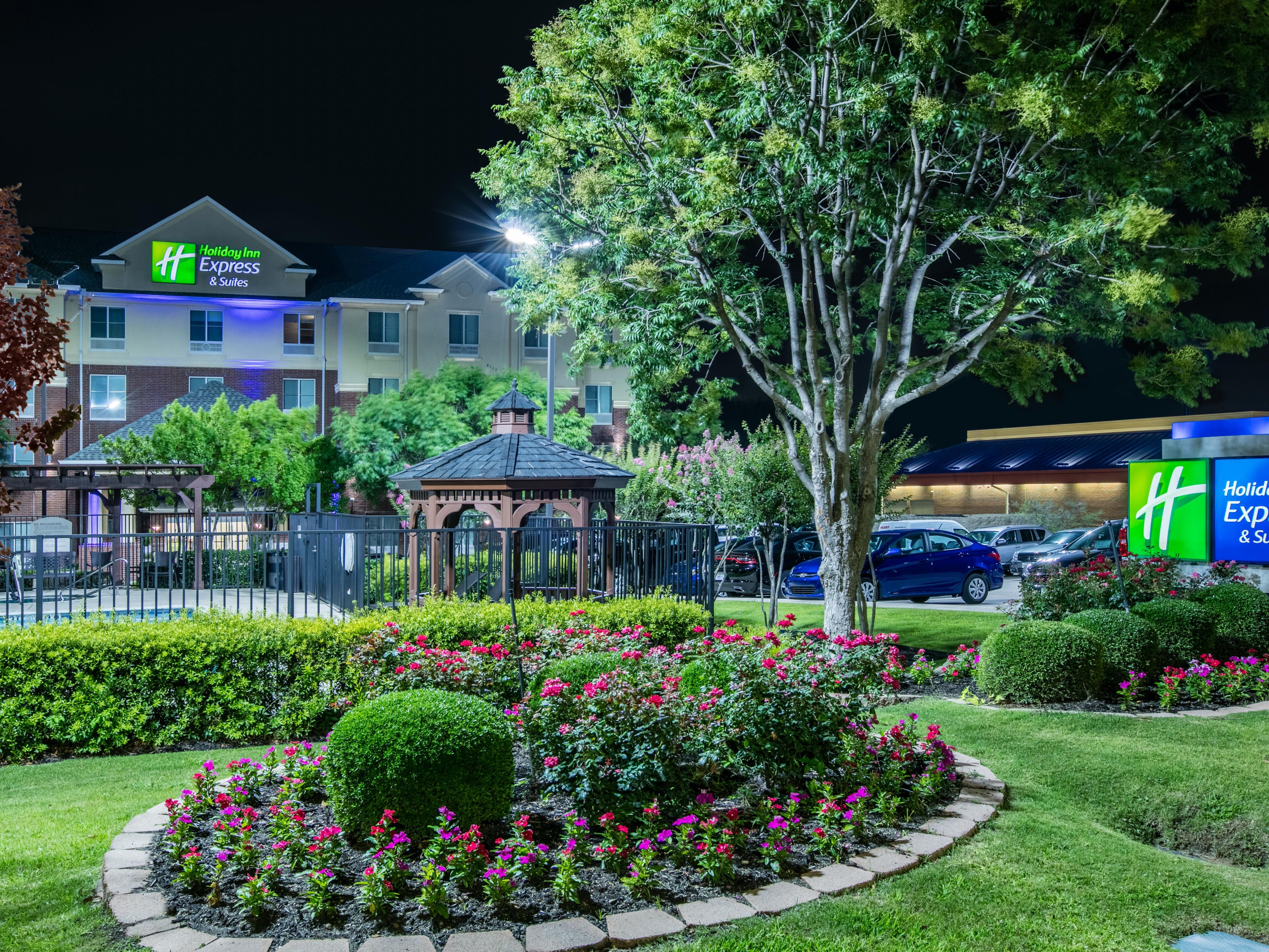 Hotel Exterior located minutes from Cinemark Theatres