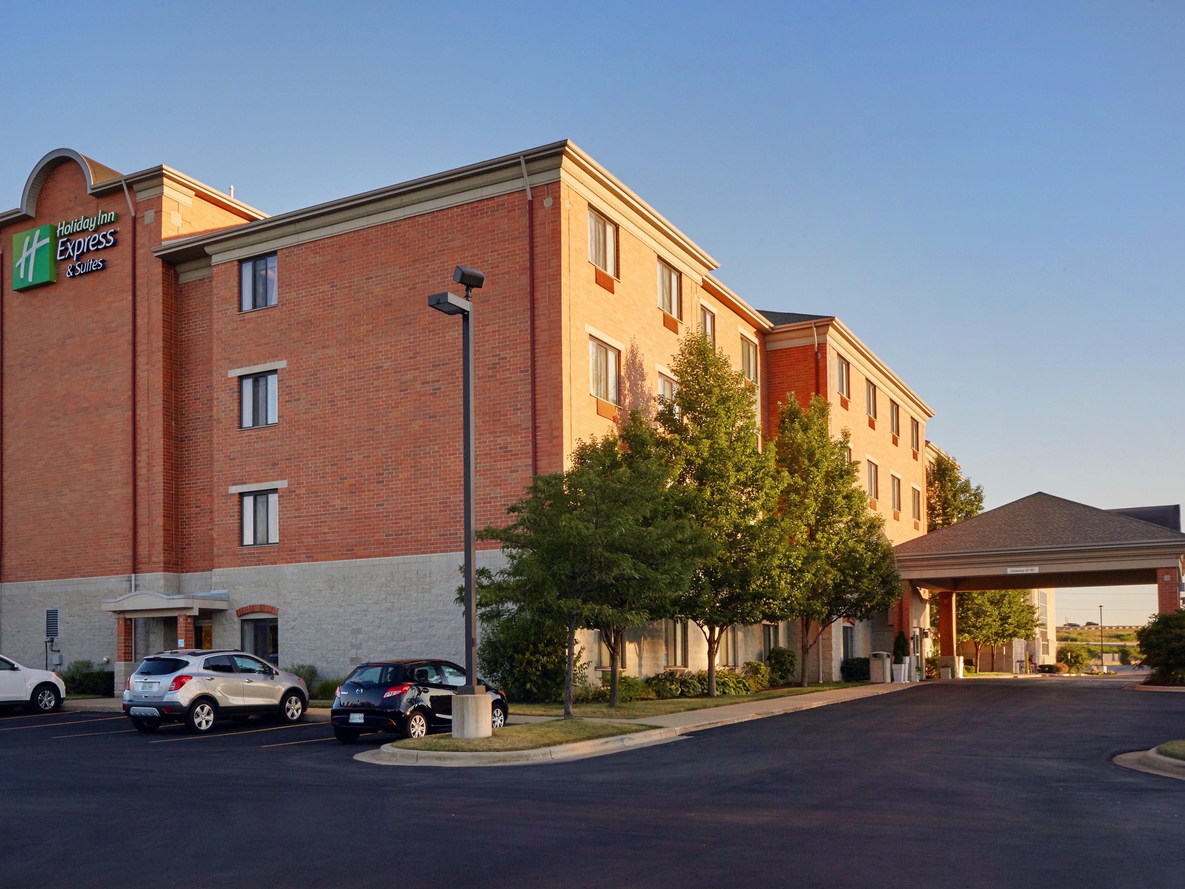 holiday inn express and suites grand rapids 4136873282 4x3