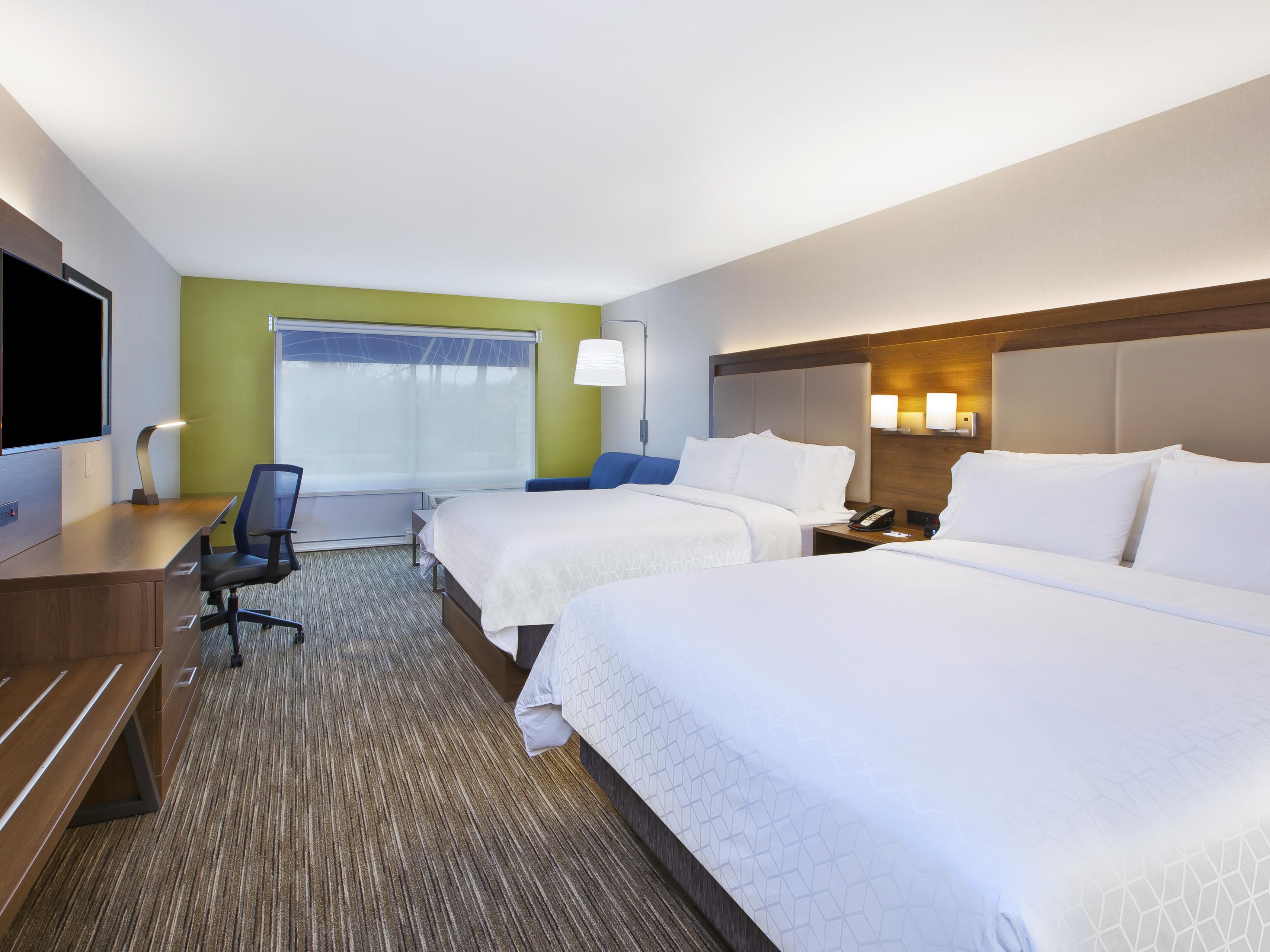 Holiday Inn Express & Suites Grand Rapids - Airport North Guest Room ...