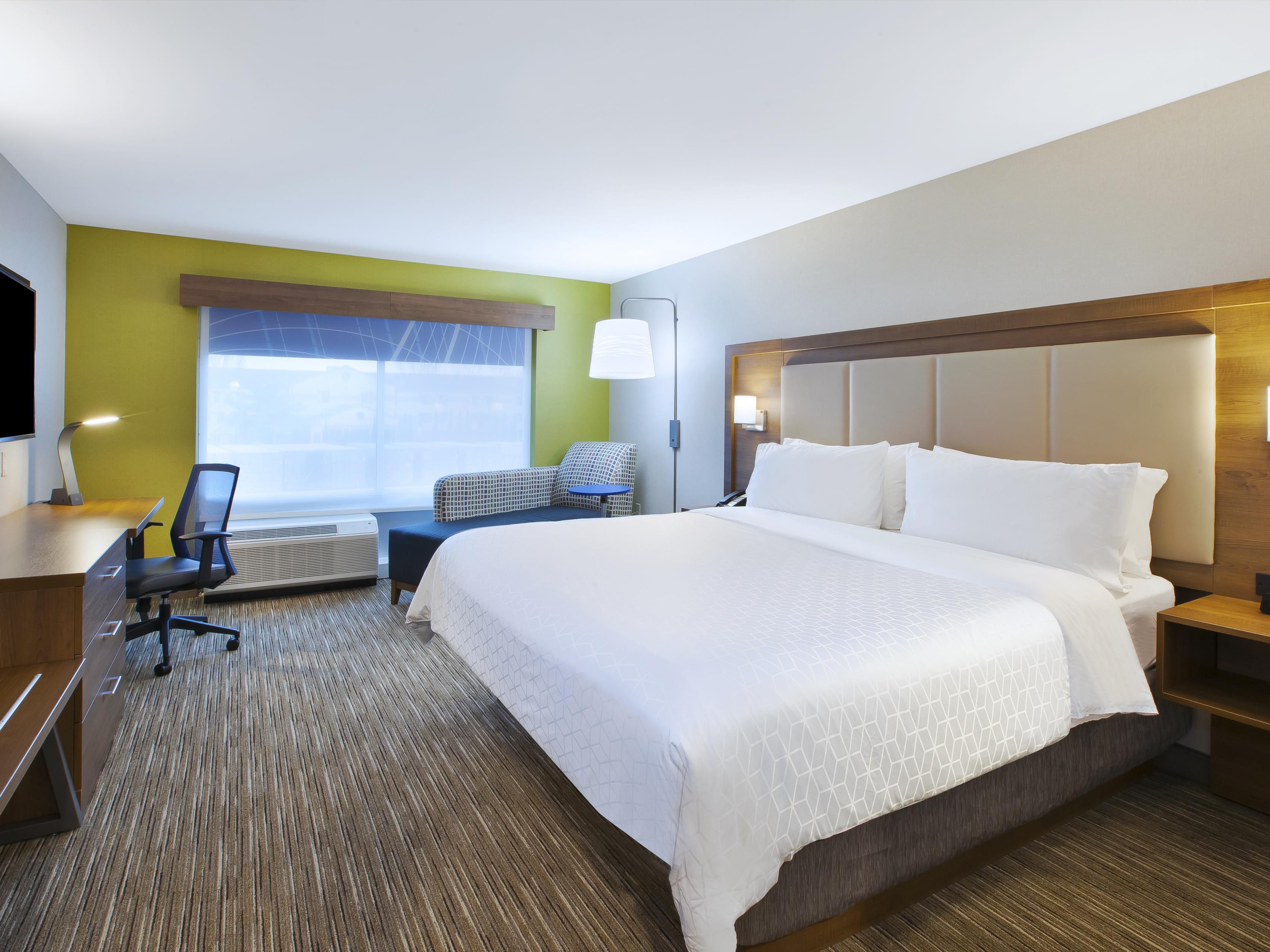 Holiday Inn Express & Suites Grand Rapids Airport North King Room