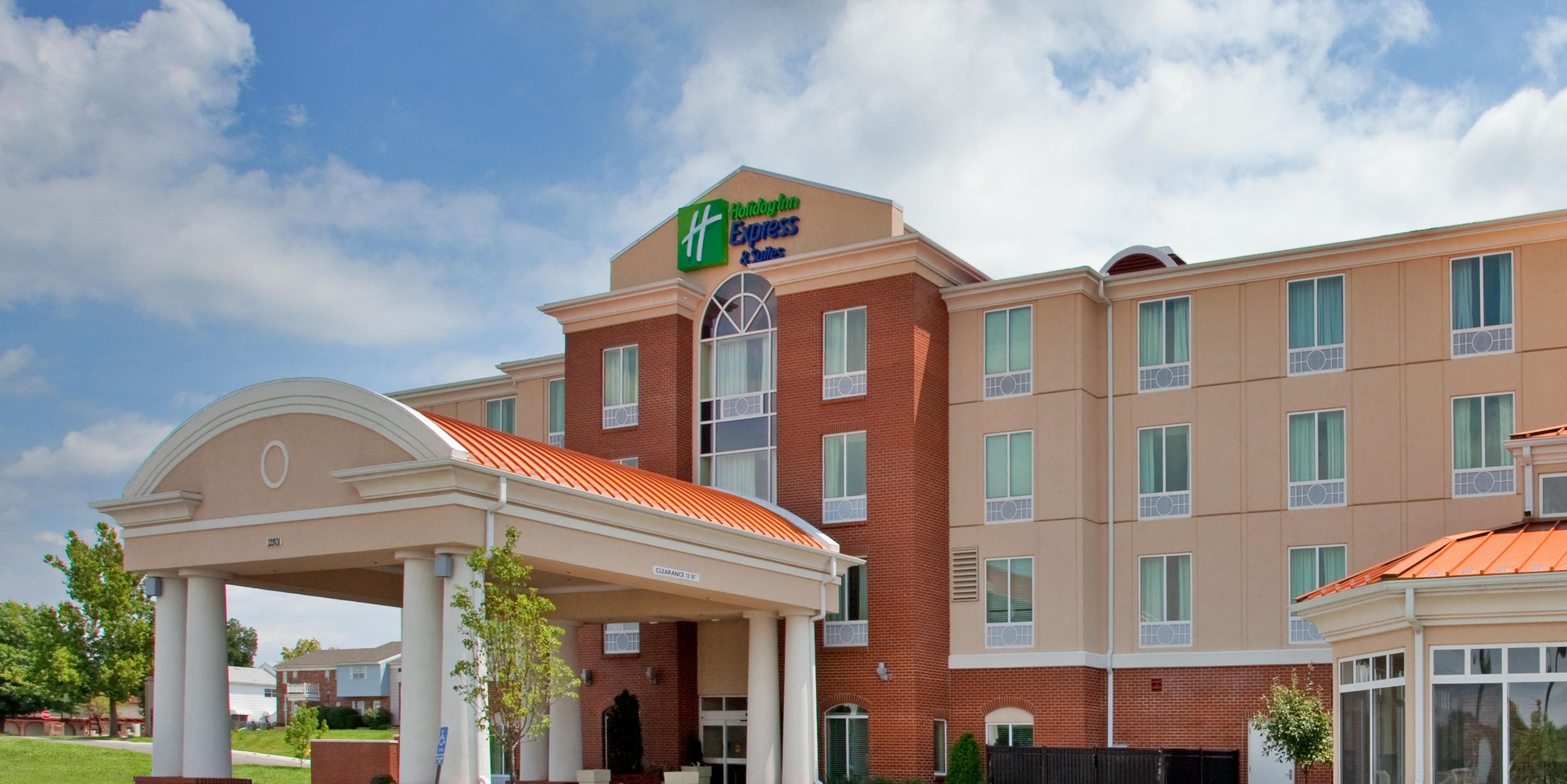 Holiday Inn Express & Suites Kansas City-Grandview