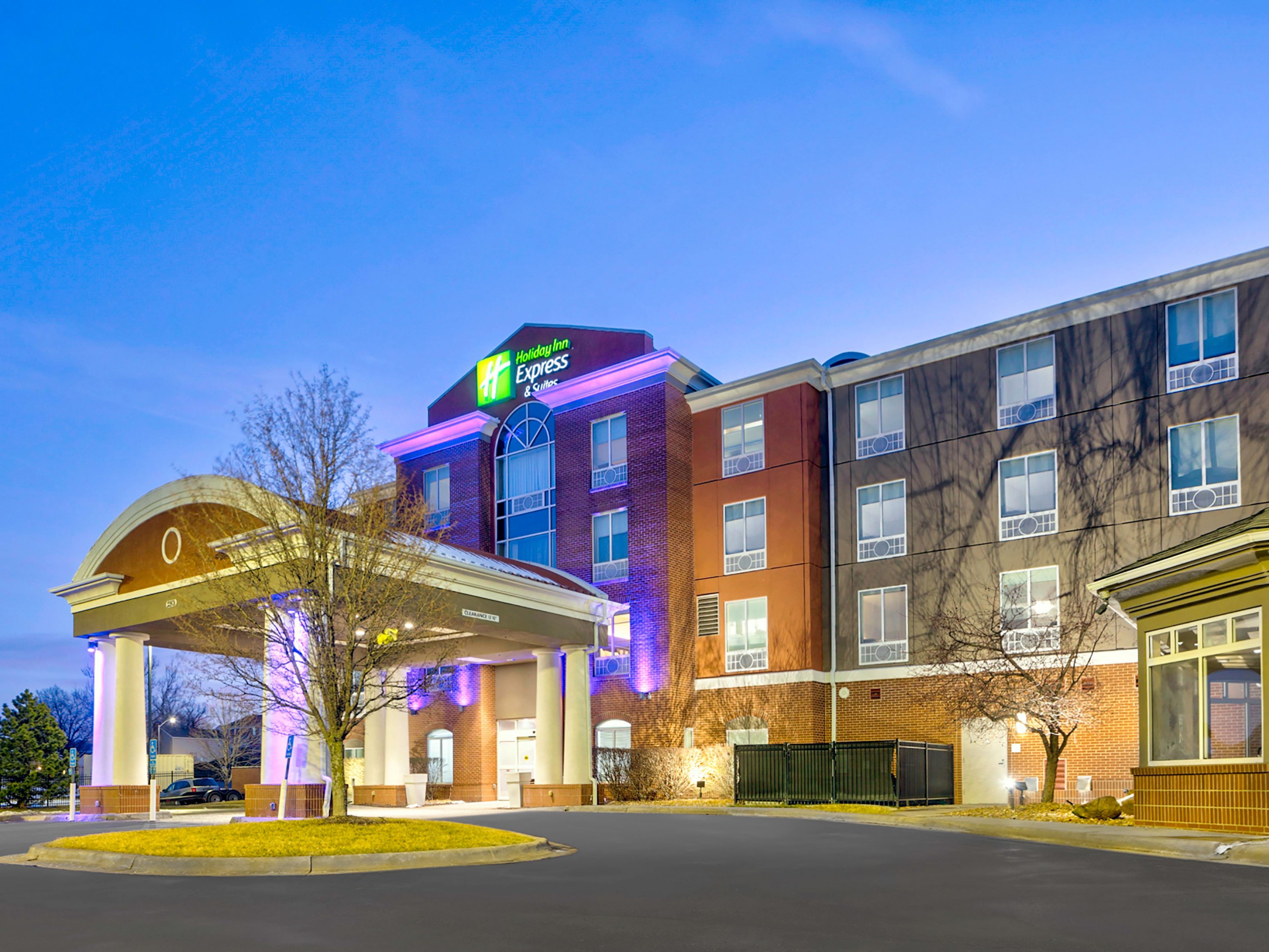 Budget Hotels in Lee's Summit, MO | Holiday Inn Express Lee's Summit