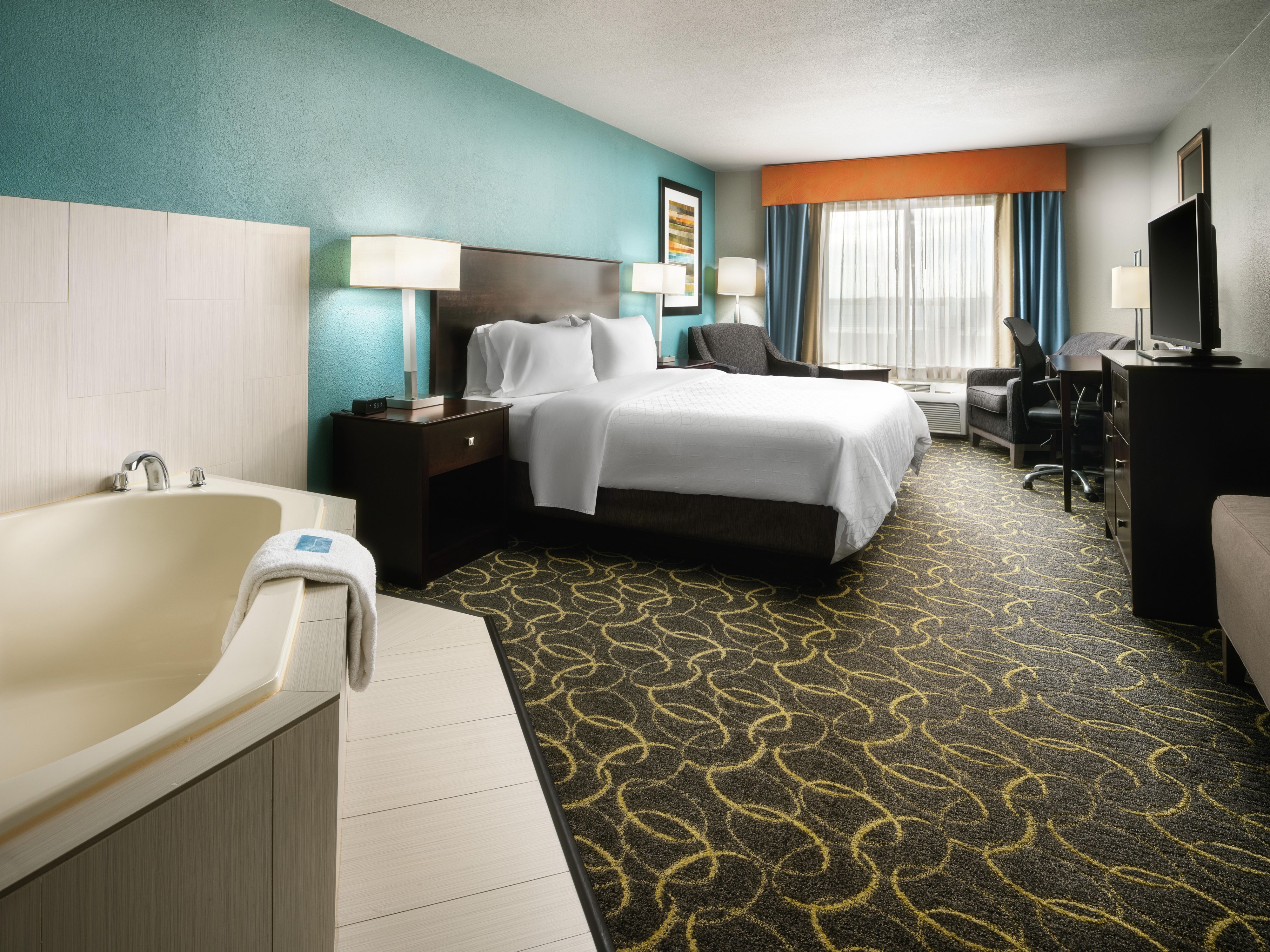 Holiday Inn Express & Suites DFW Airport Grapevine Guest Room & Suite