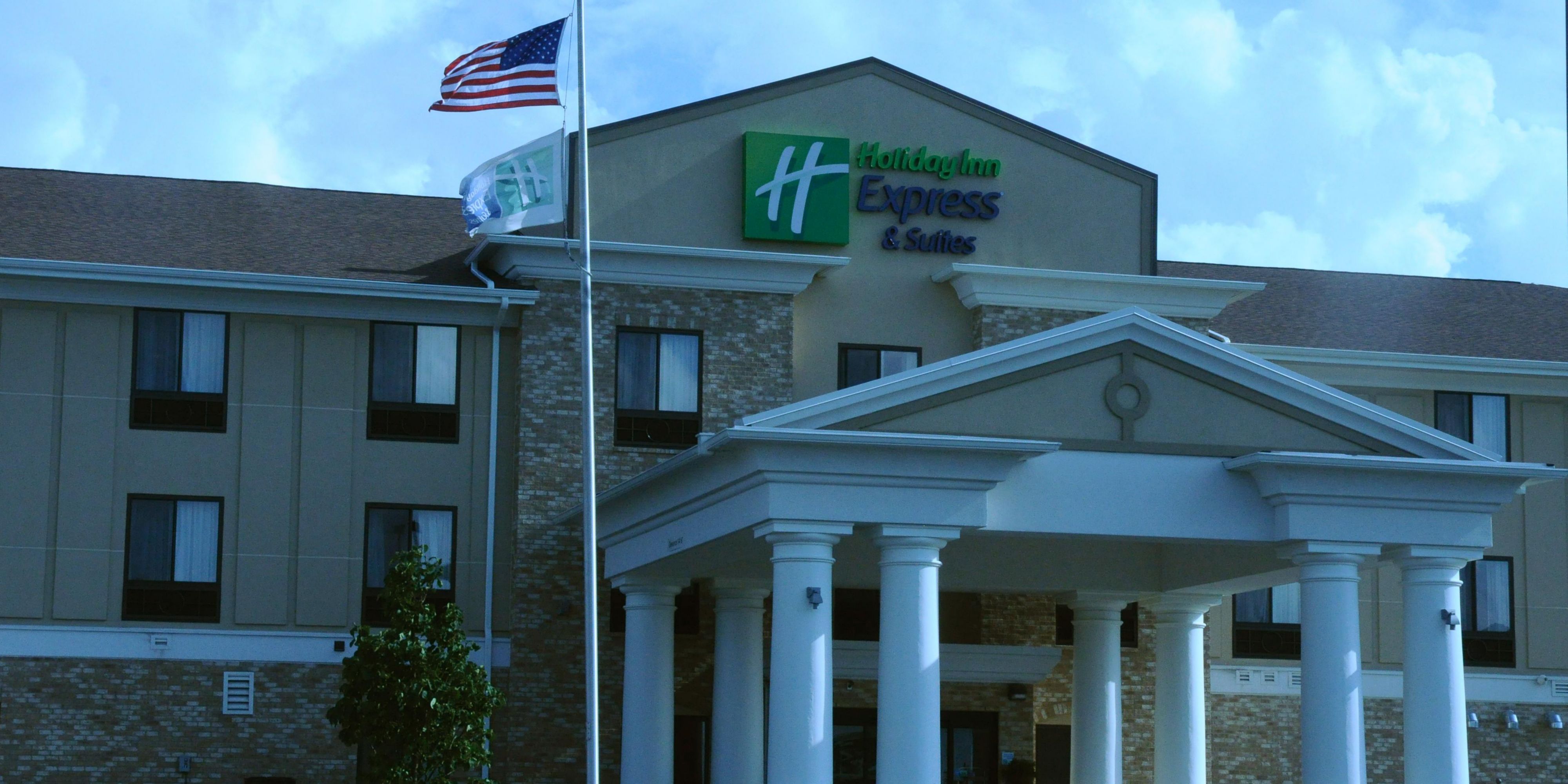 Holiday Inn Express & Suites Greenfield