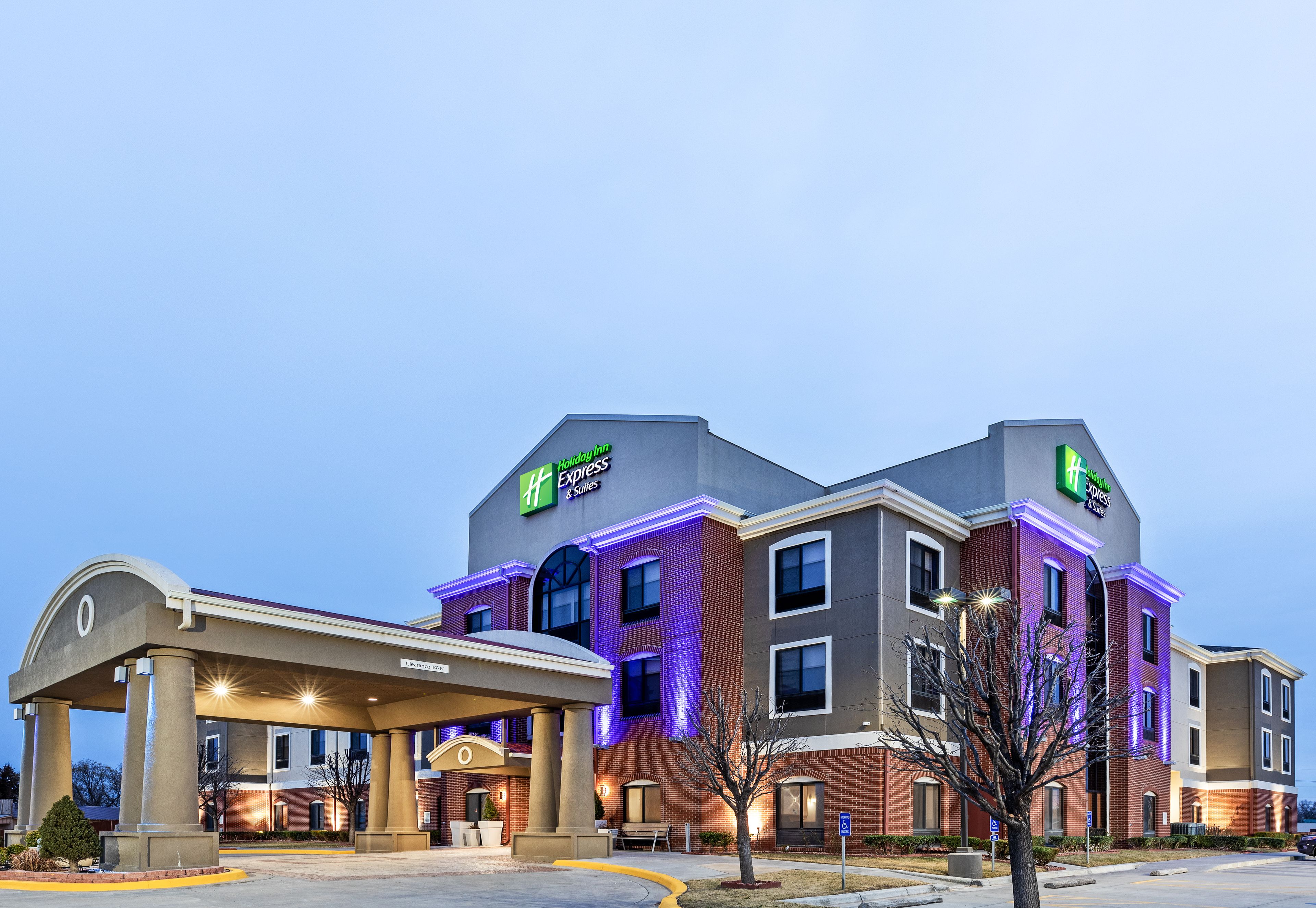 hotels in enid ok with jacuzzi