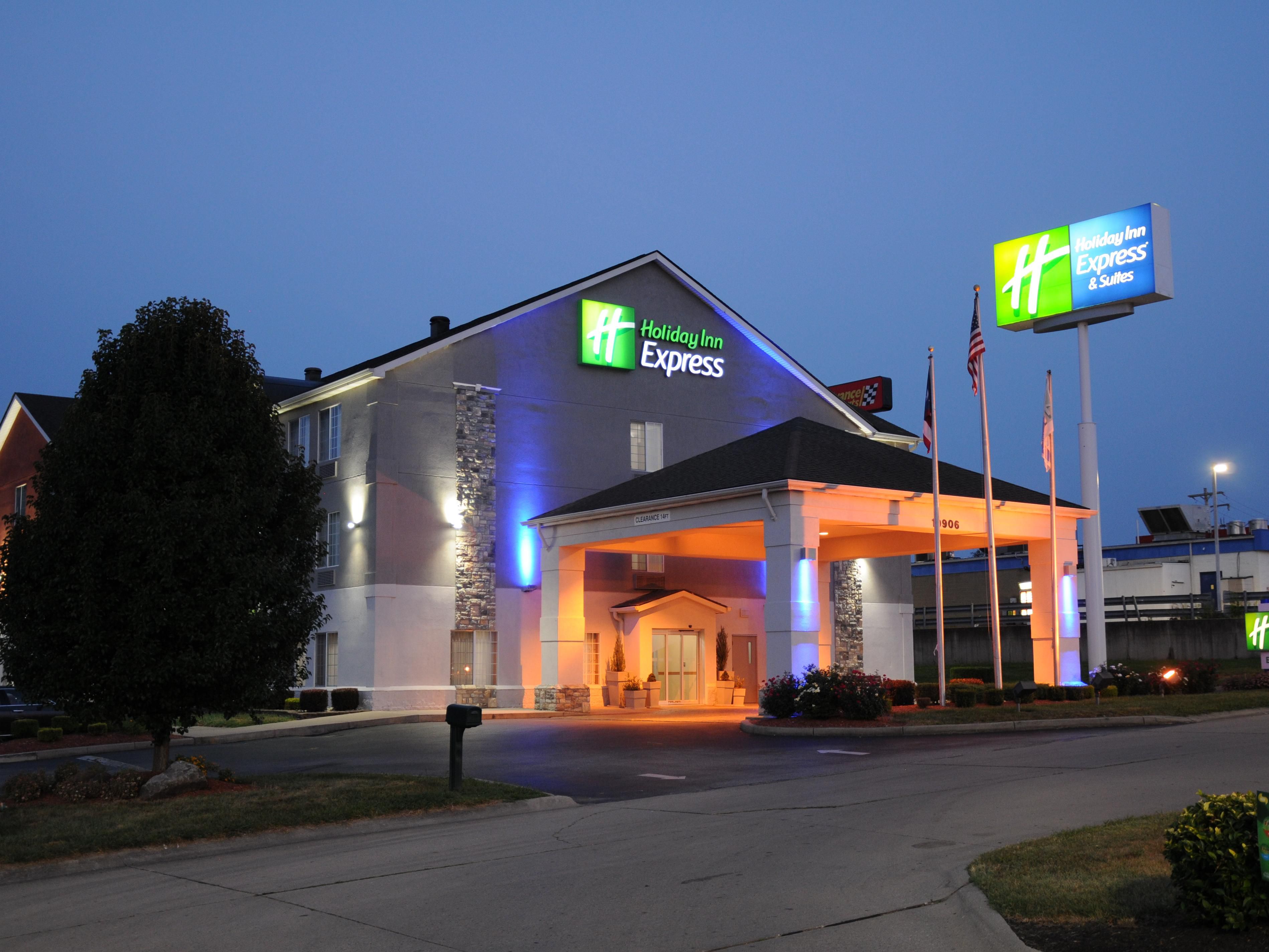 Harrison Hotel with Pool | Holiday Inn Express & Suites Harrison