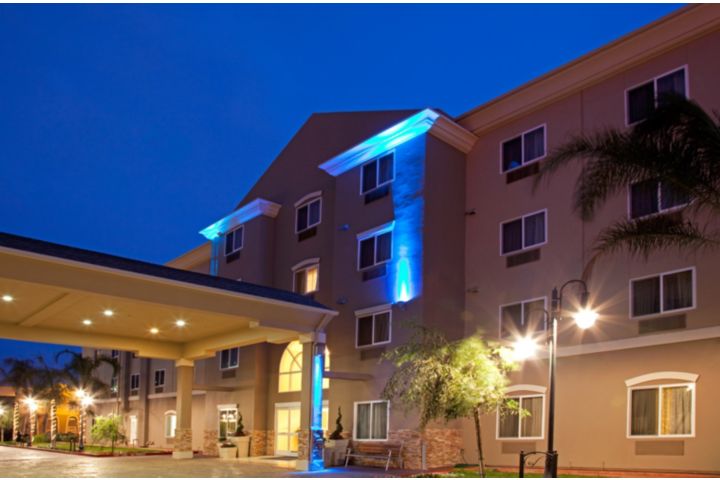Holiday Inn Express & Suites Los Angeles Airp