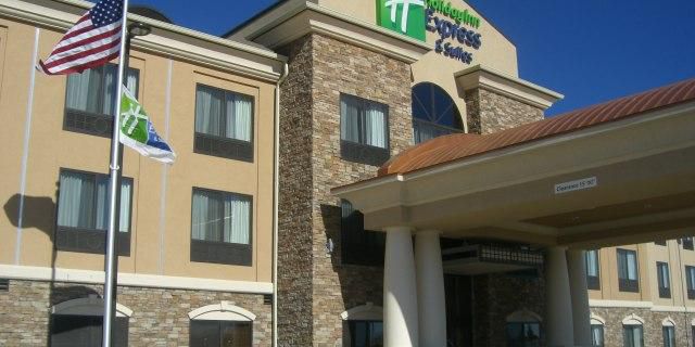 Holiday Inn Express & Suites Hays