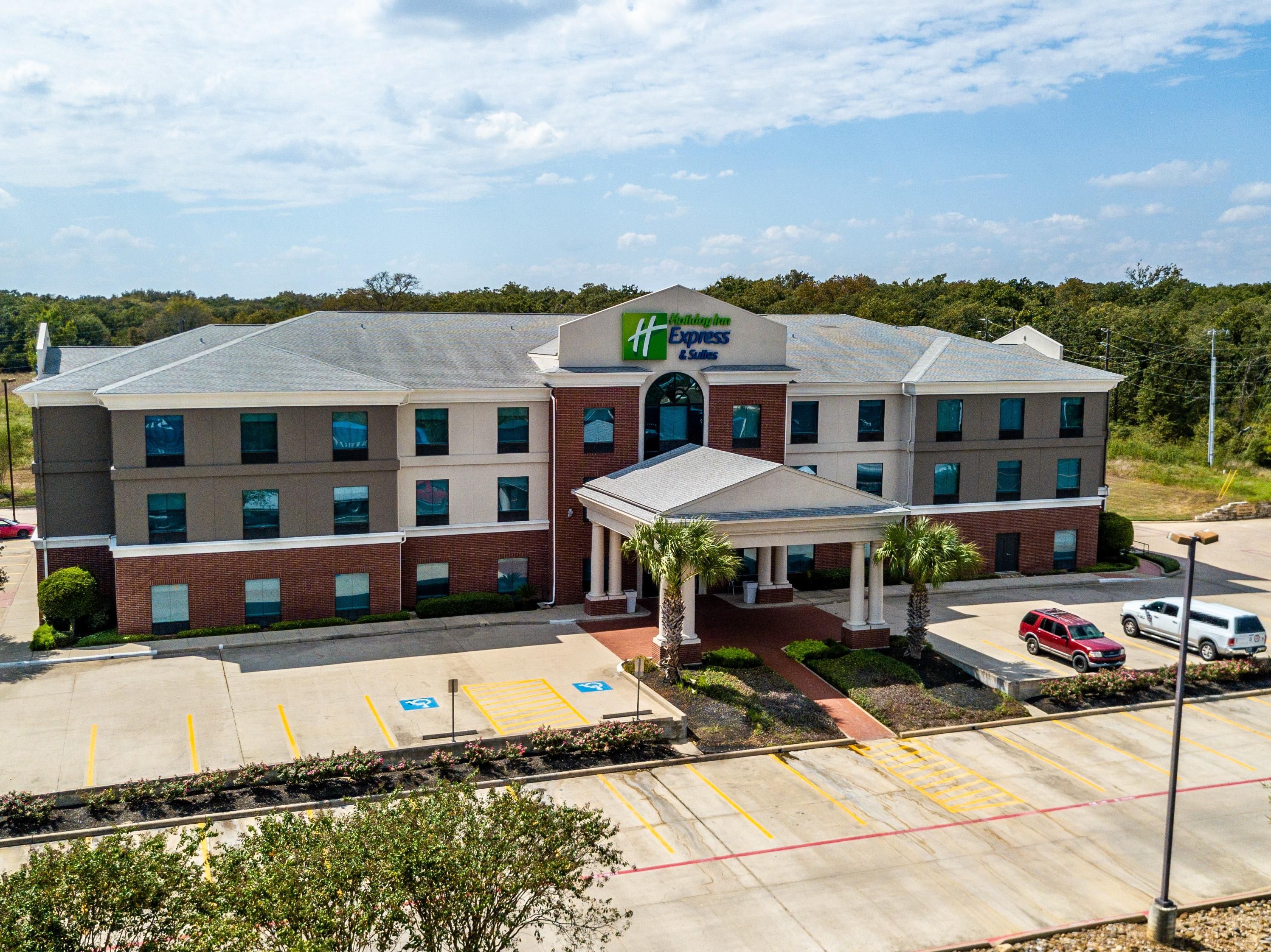 We provide a hot breakfast and comfortable beds to ensure your teams are ready for their big games. Our hotel is a short drive from Franklin Ranch ball fields and we would love to discuss our availability for your sports team needs.