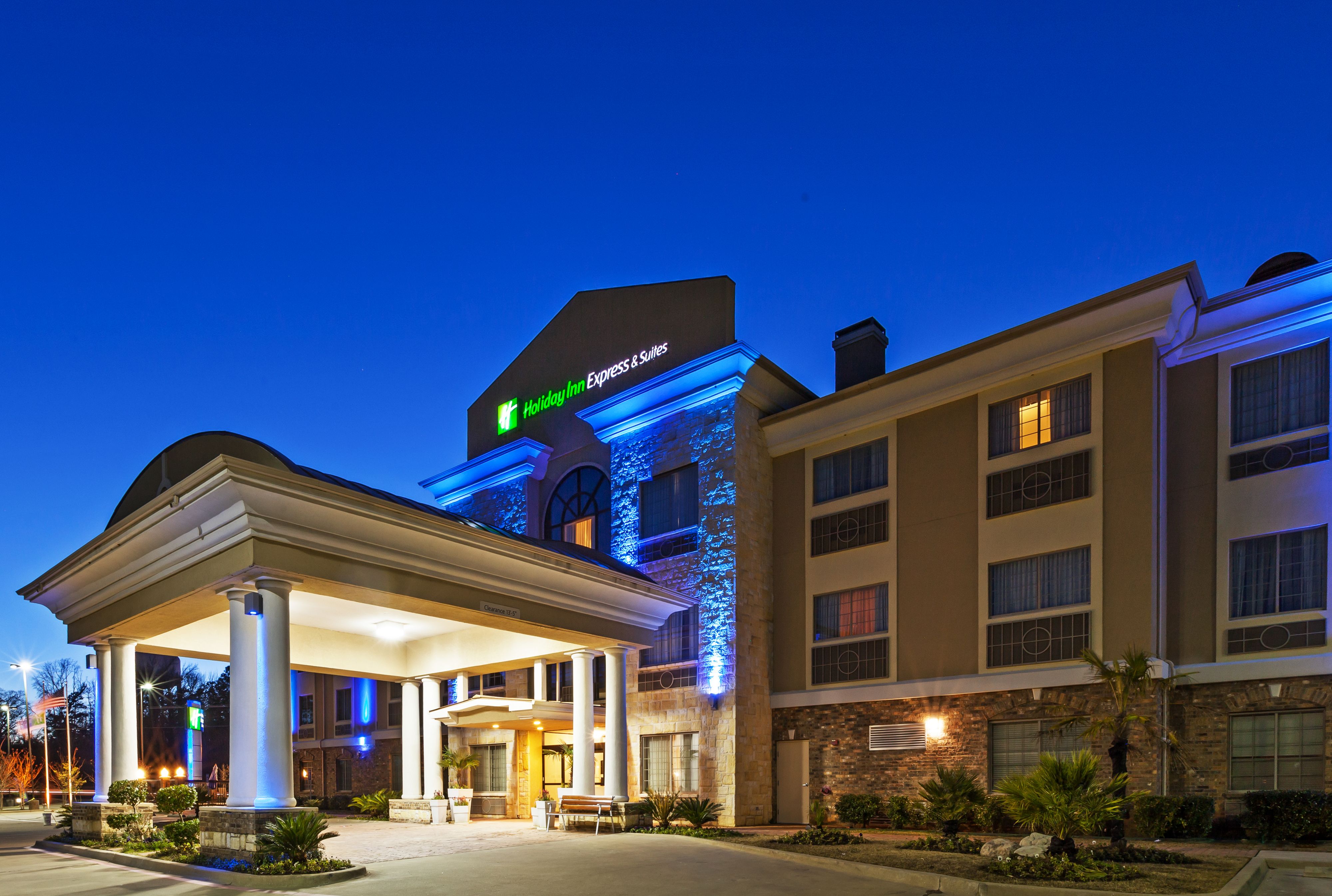 Holiday Inn Express & Suites Henderson-Traffi