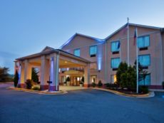 Holiday Inn Express & Suites Hiawassee