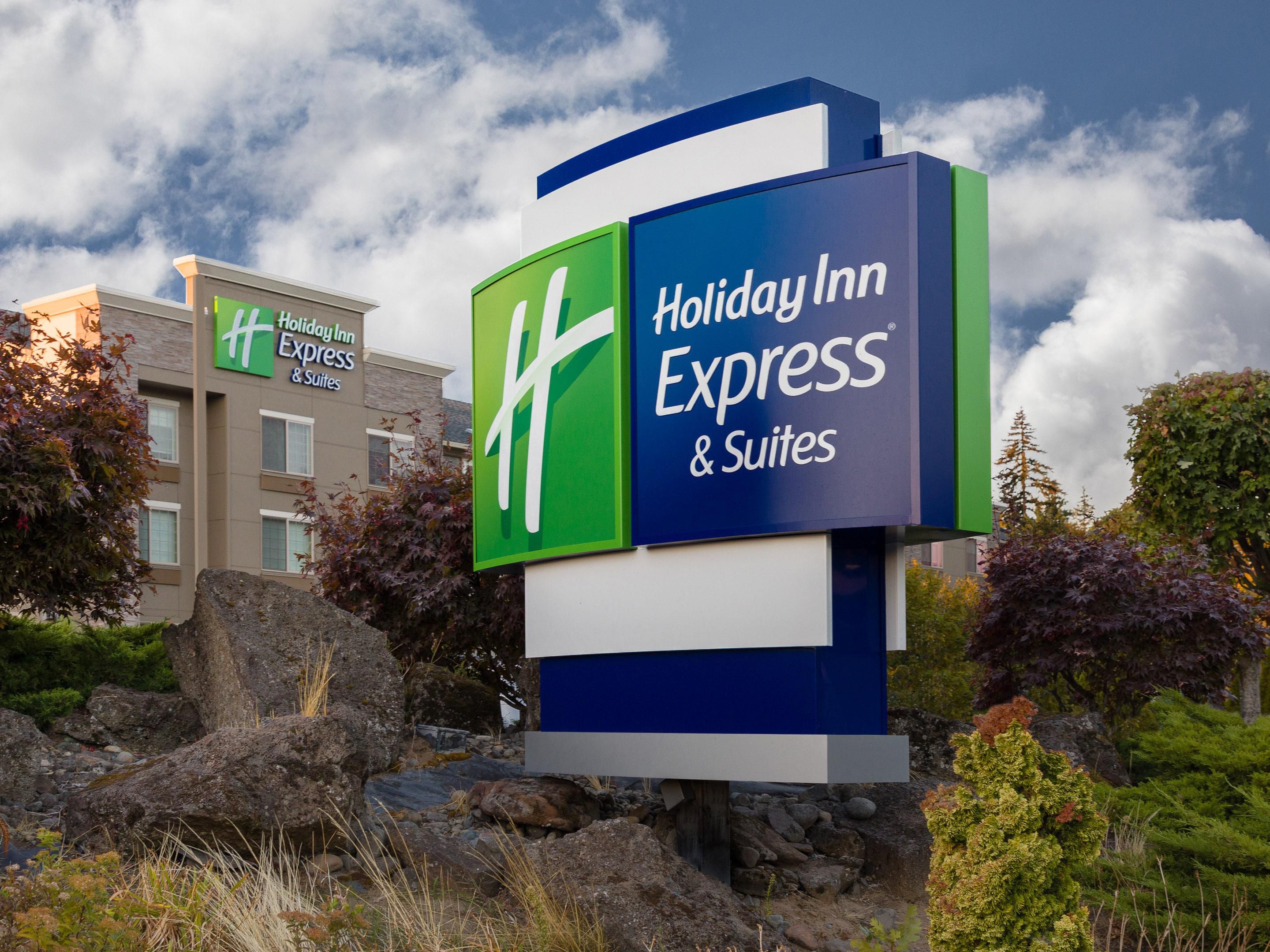 Our Hood River, Oregon hotel features a heated indoor pool, open daily from 6:00 AM to 11:00 PM. Whether you're looking to unwind after a day of exploring or want to have some fun, dive into our indoor pool!