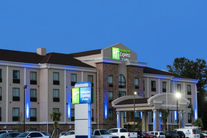 Holiday Inn Express & Suites Houston North