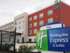 Holiday Inn Express & Suites Houston IAH - Beltway 8