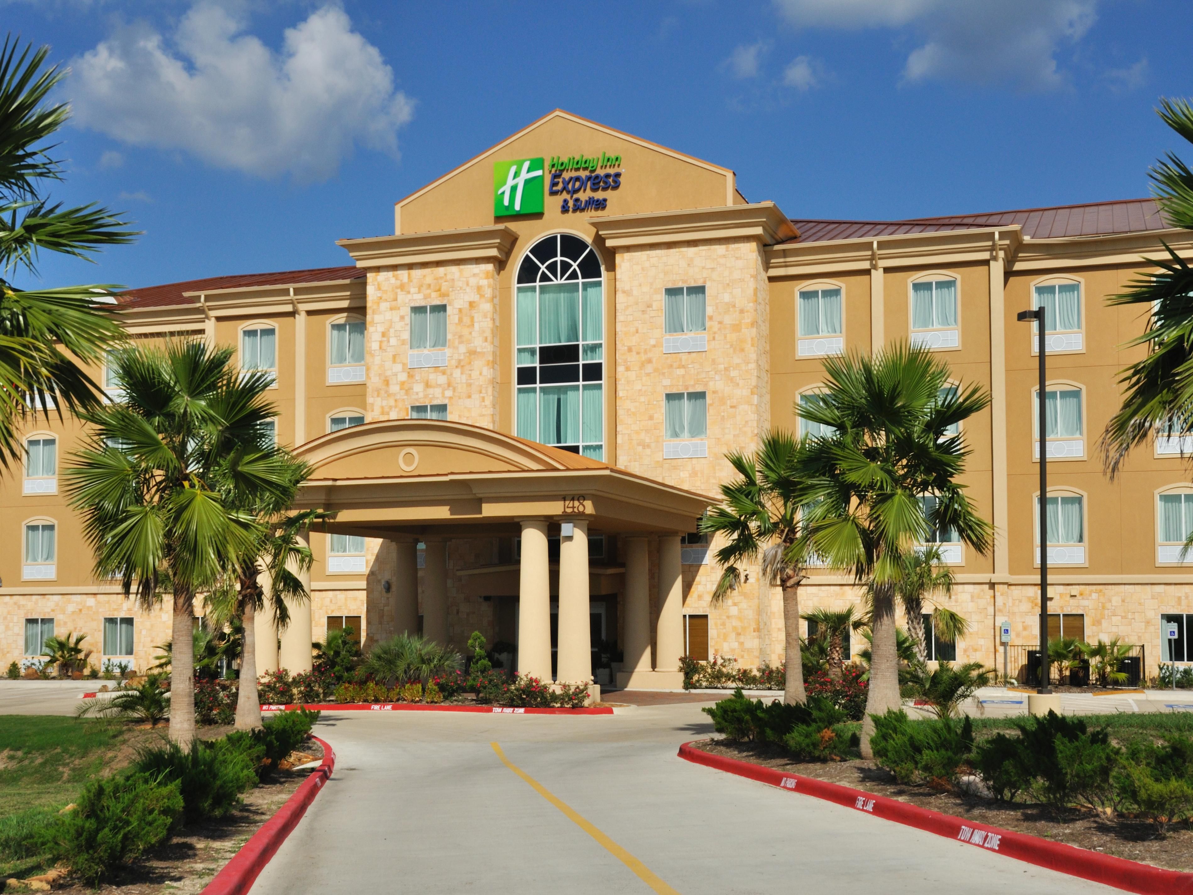 Holiday Inn Express and Suites Huntsville Hotel Exterior