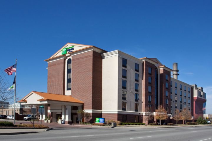 Holiday Inn Express & Suites Indianapolis Dtn