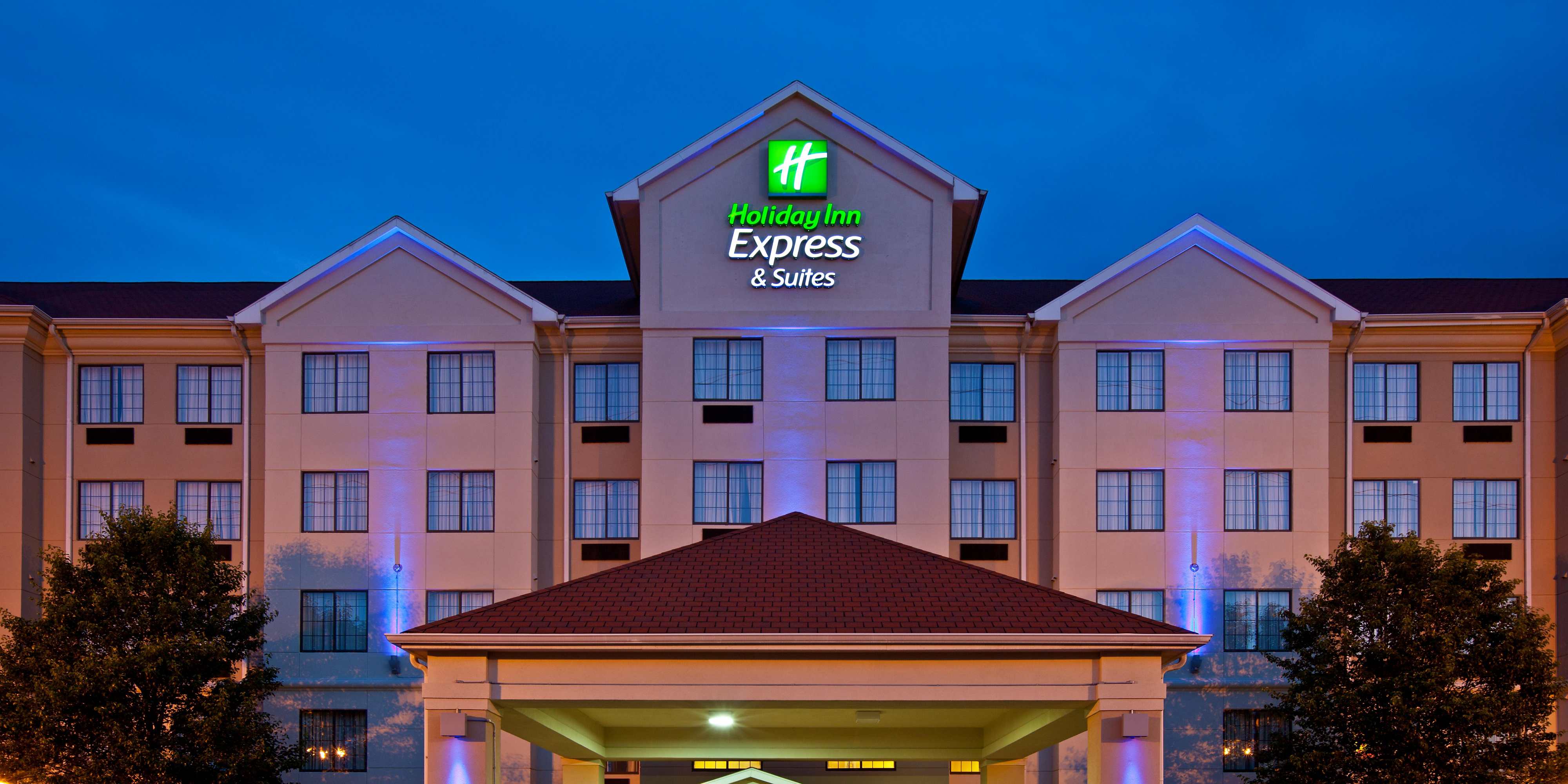 Holiday Inn Express And Suites Indianapolis 4278154202 2x1?fmt=jpg&jpegSize=500&qlt=85&resMode=sharp2&op Usm=1.75,0.3,2.0