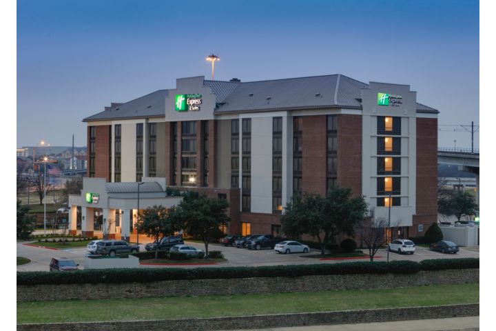 Holiday Inn Express & Suites Irving Conv Ctr