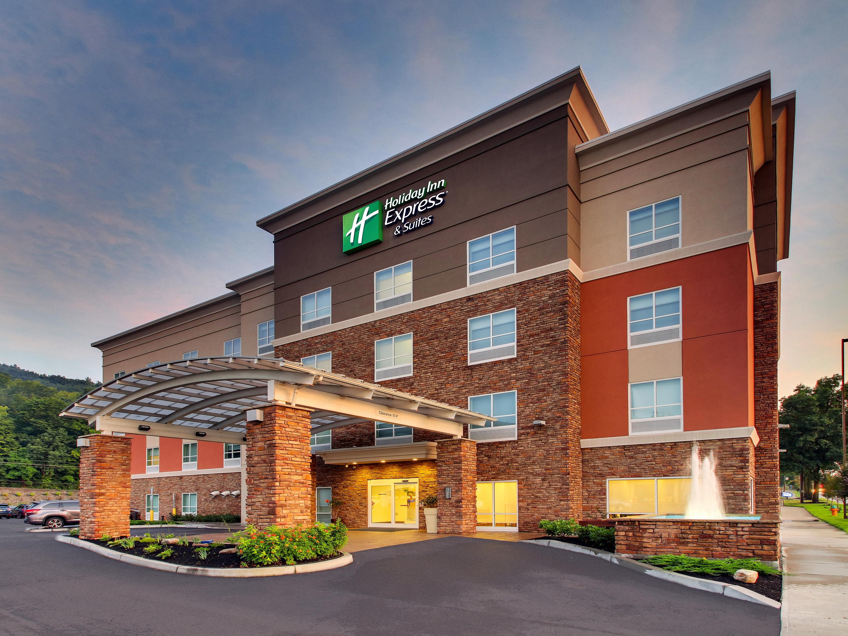 Our hotel serves as the perfect gateway to downtown Ithaca. Just minutes away, the Ithaca Commons offers a variety of restaurants, shops, and boutiques. Enjoy the area's unmatched natural beauty, featuring rolling hills, Cayuga Lake, stunning gorges, and the breathtaking cascades of Buttermilk and Taughannock Falls.