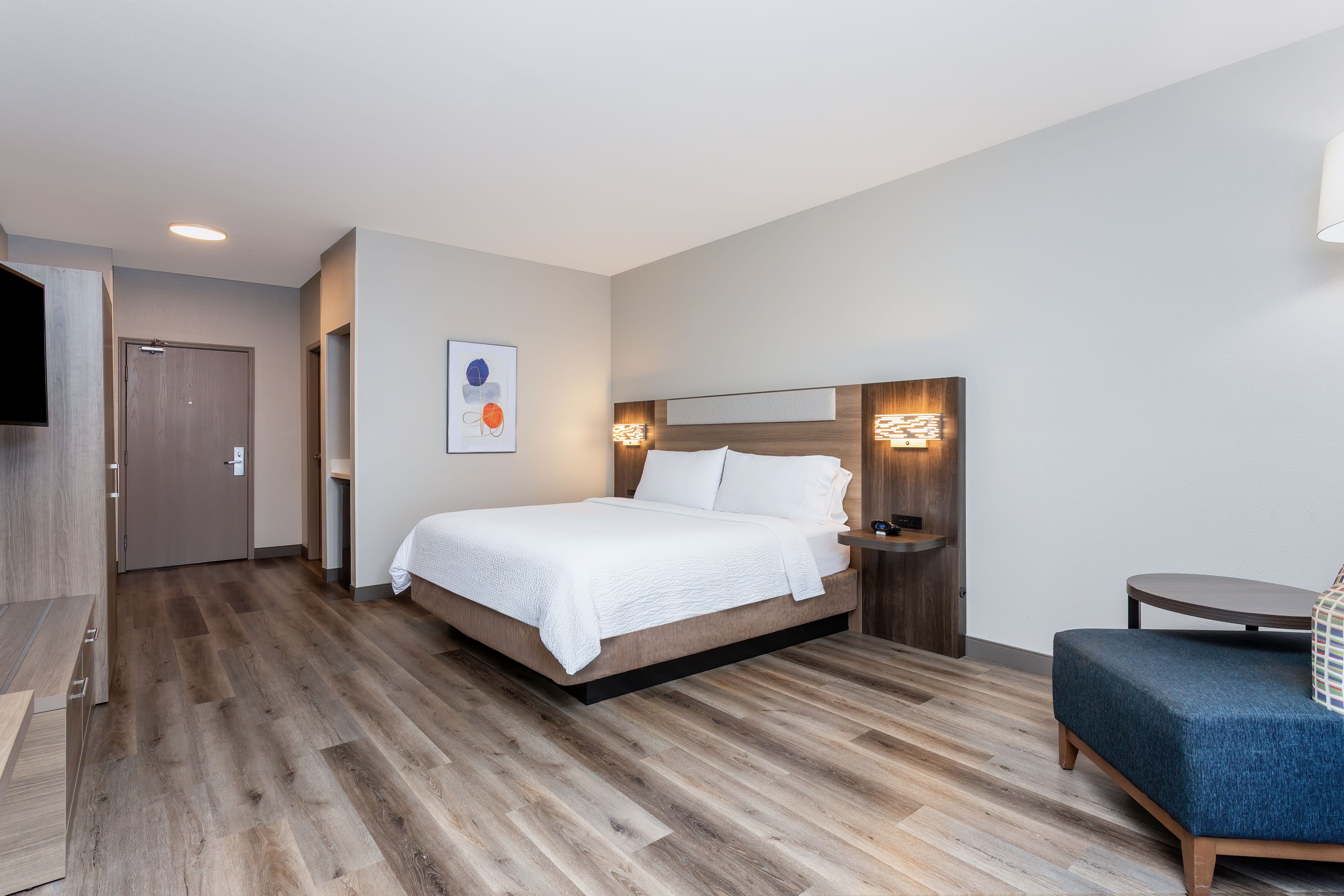 holiday-inn-express-and-suites