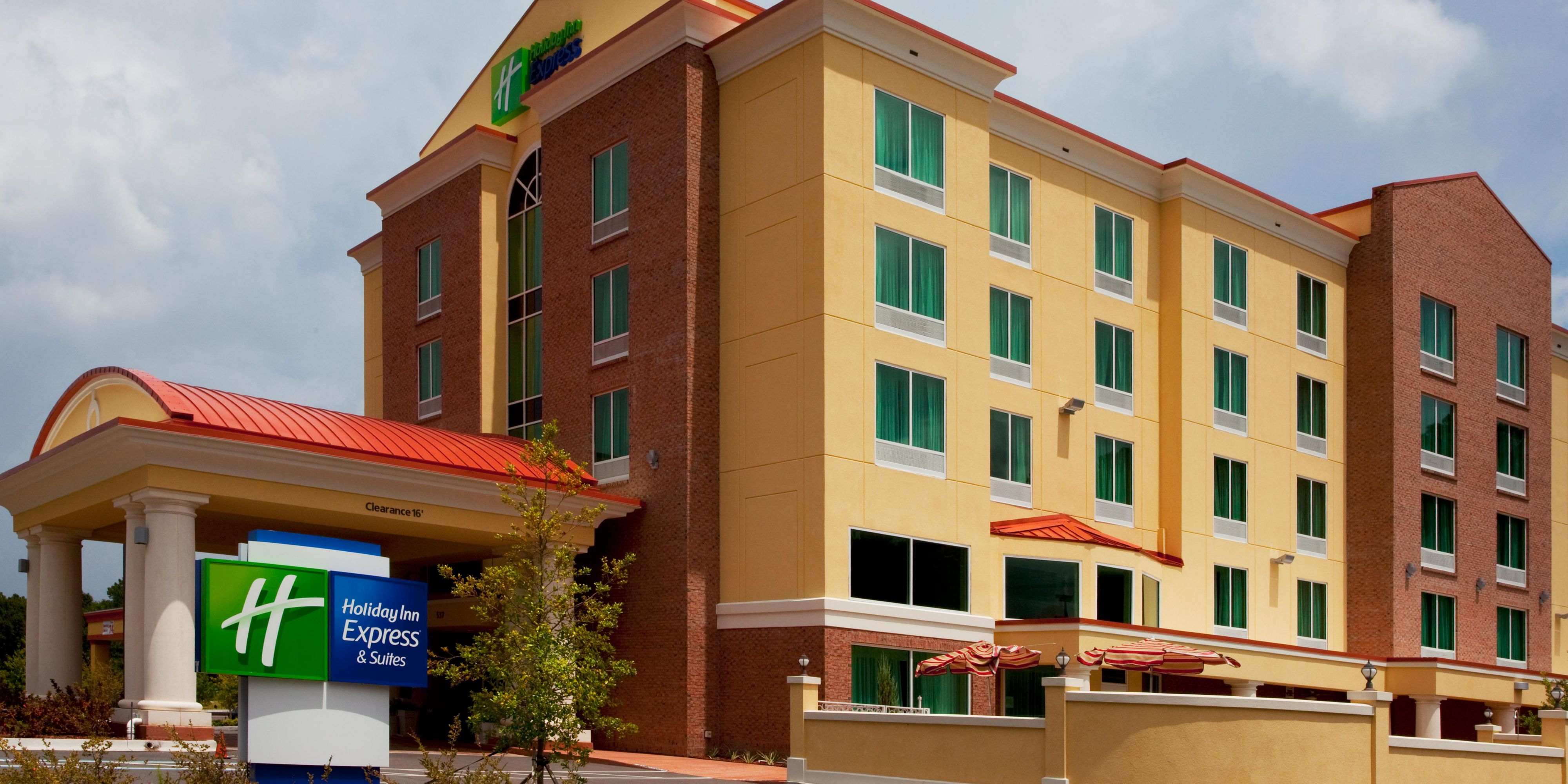 Holiday Inn Express & Suites Chaffee-Jacksonville West