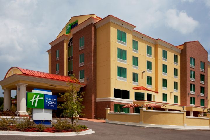 Holiday Inn Express & Suites Chaffee-Jacksonv