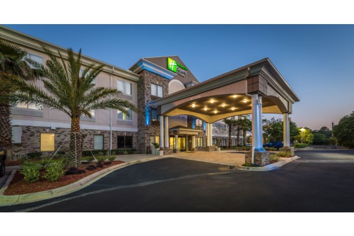 Holiday Inn Express & Suites Jacksonville - B