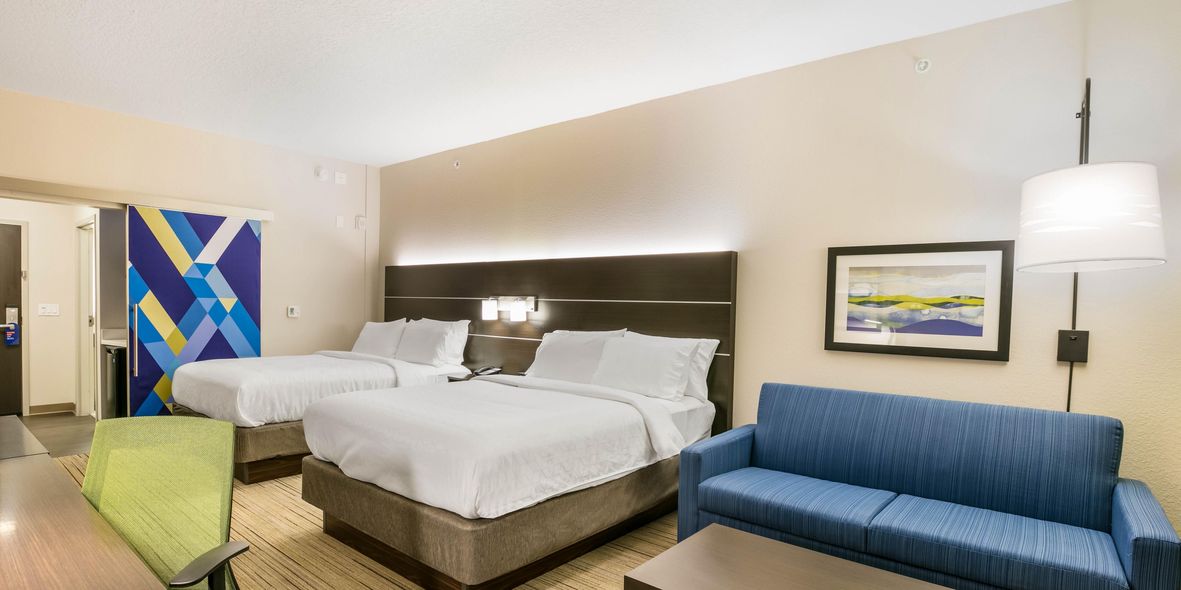Rest easy in our perfectly designed rooms and suites where you can feel at home near the University of North Florida. Get a great night’s sleep with our Express Recharge, featuring plush duvets and a variety of firm or soft pillows.