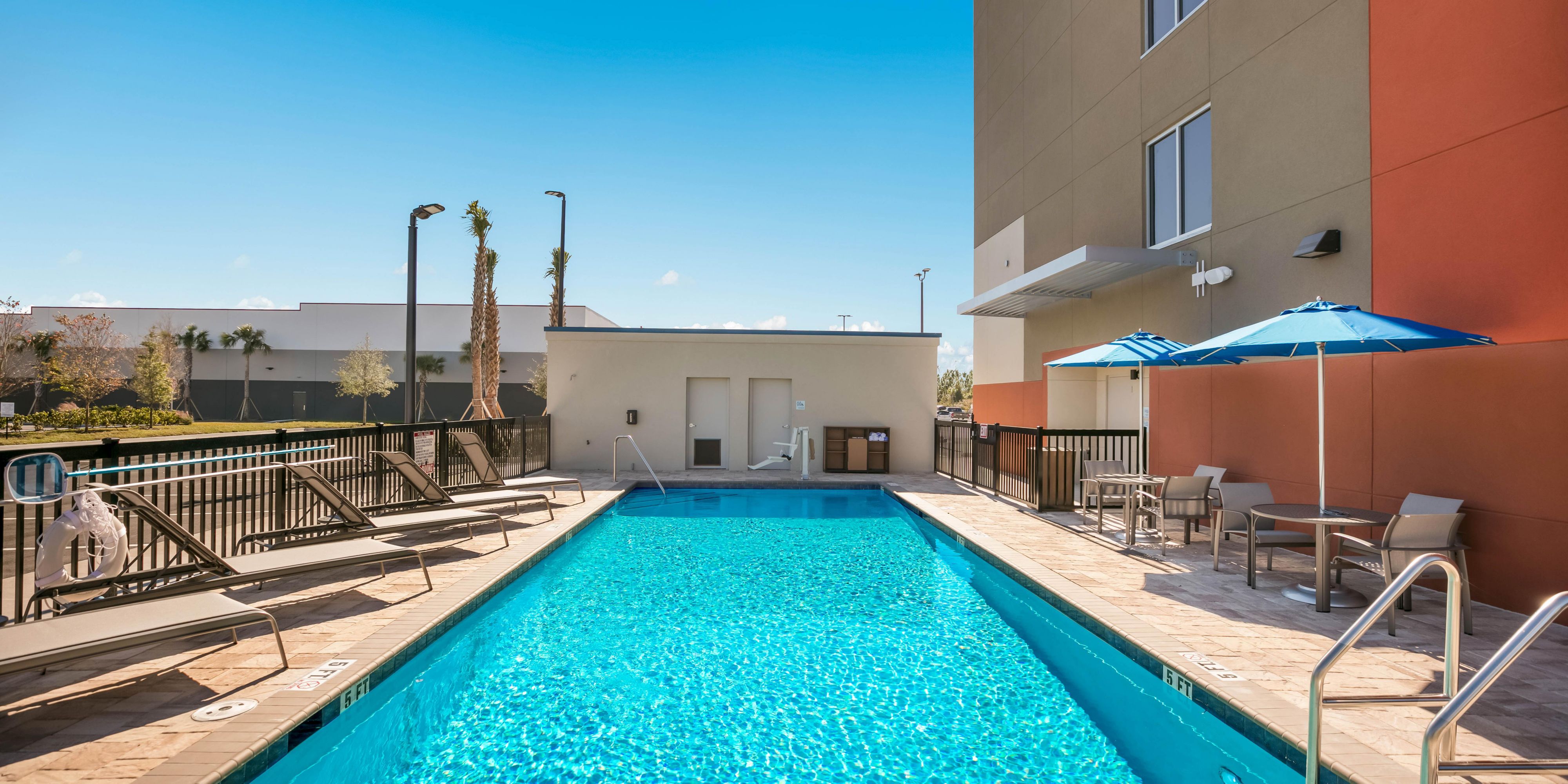 Beat the heat this summer, and take a dip in our outdoor pool for a refreshing morning swim or relax on a lounge chair after a day of business meetings or exploring Jacksonville. Our outdoor pool is open between 7am to 10pm.