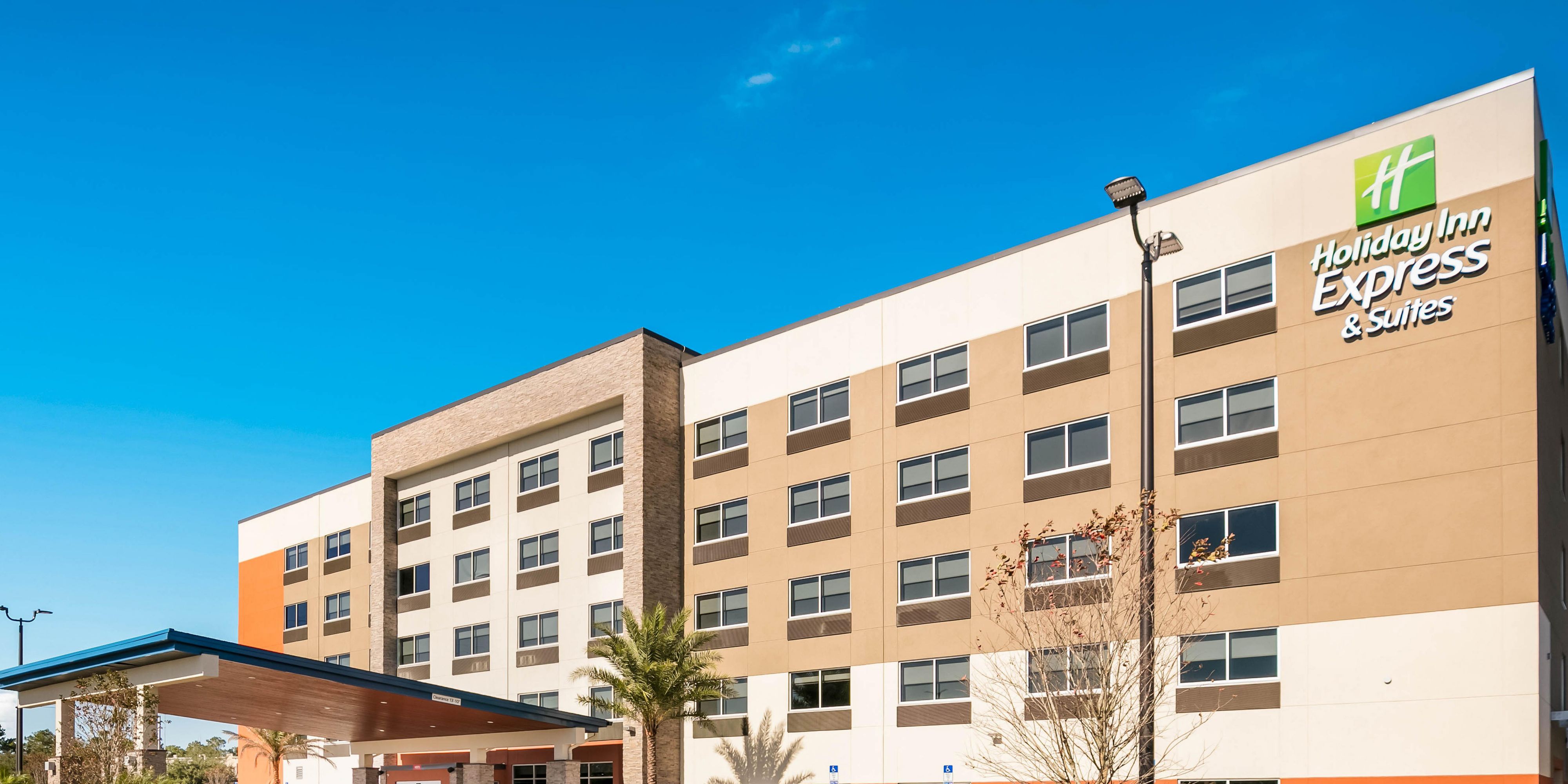 One mile from the University of North Florida, our Jacksonville hotel is ideal for students and families attending New Student Orientation, Move-In Weekend, sports, and graduation. Explore attractions like St. Johns Town Center, TIAA Bank Field, Topgolf, and iFly Indoor Skydiving. Take a day trip to Amelia Island or unwind on Jacksonville beach. 