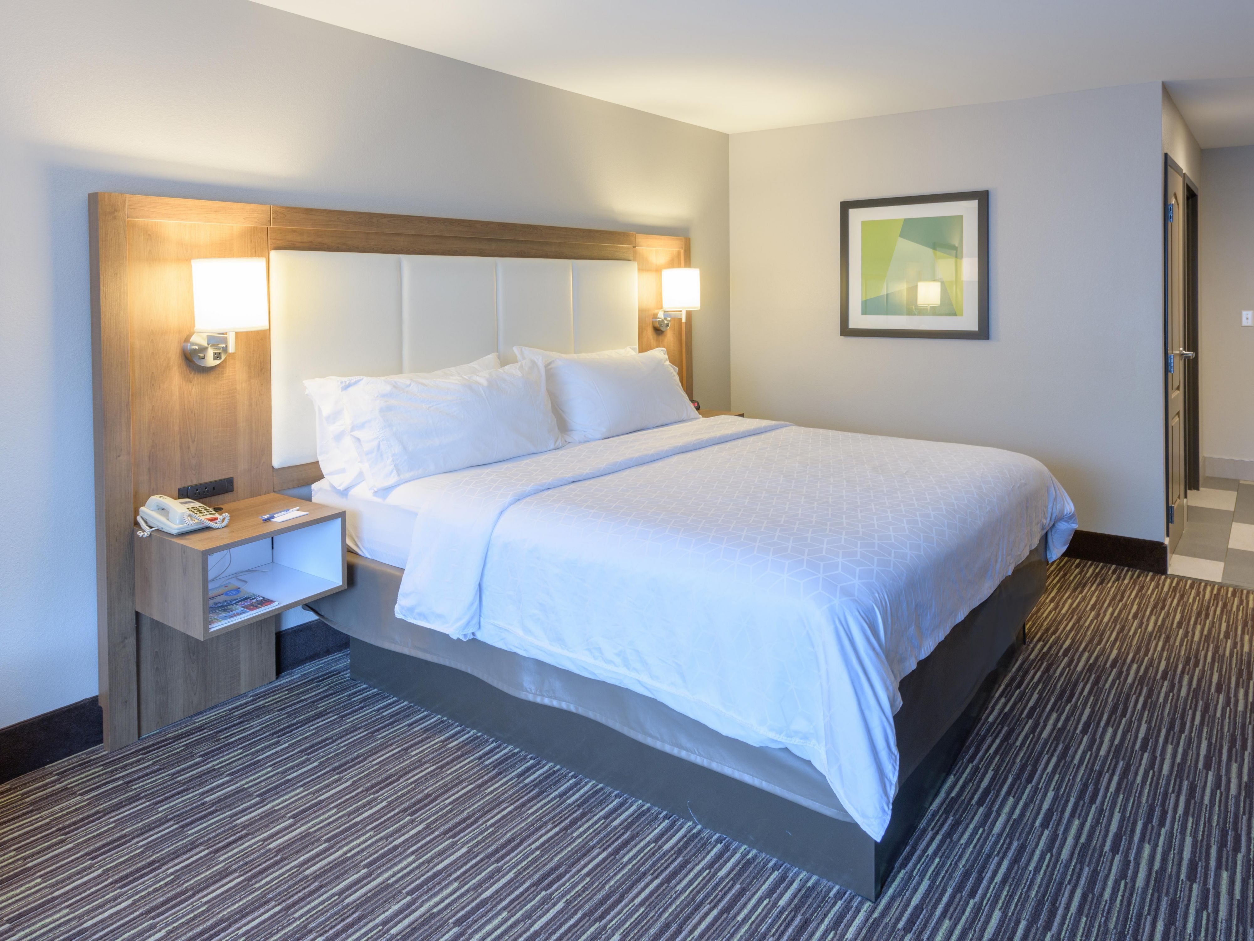 Spacious King Room With Shower