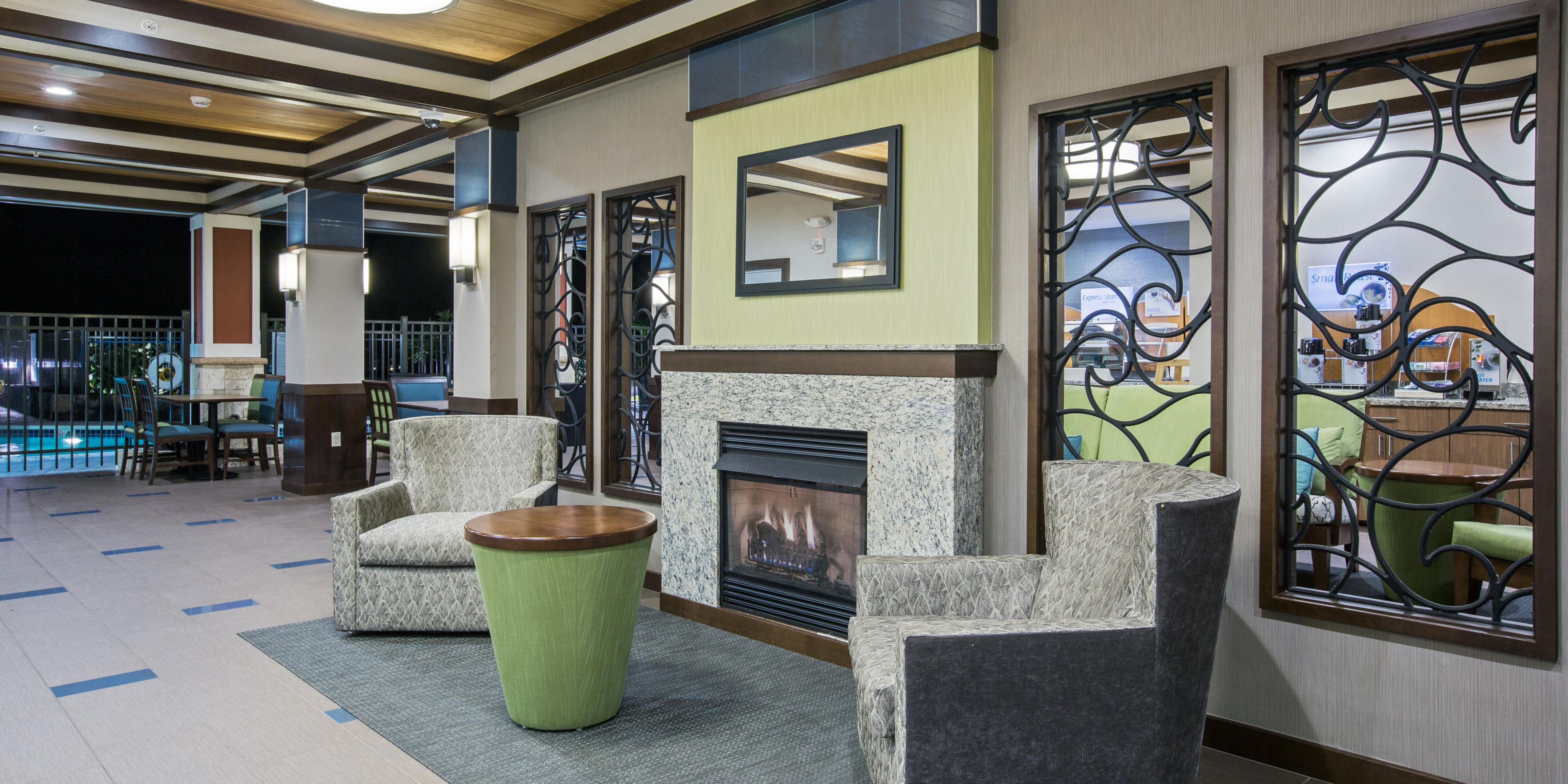 Holiday Inn Express & Suites Kailua Kona hotel offers discounted parking at a price that can't be beat in Kona. At just under 8 miles away, our hotel is near the Kona Airport, while providing a quiet place to rest.  We do not offer an airport shuttle to Kailua Kona International Airport, but are happy to arrange travel for you. 