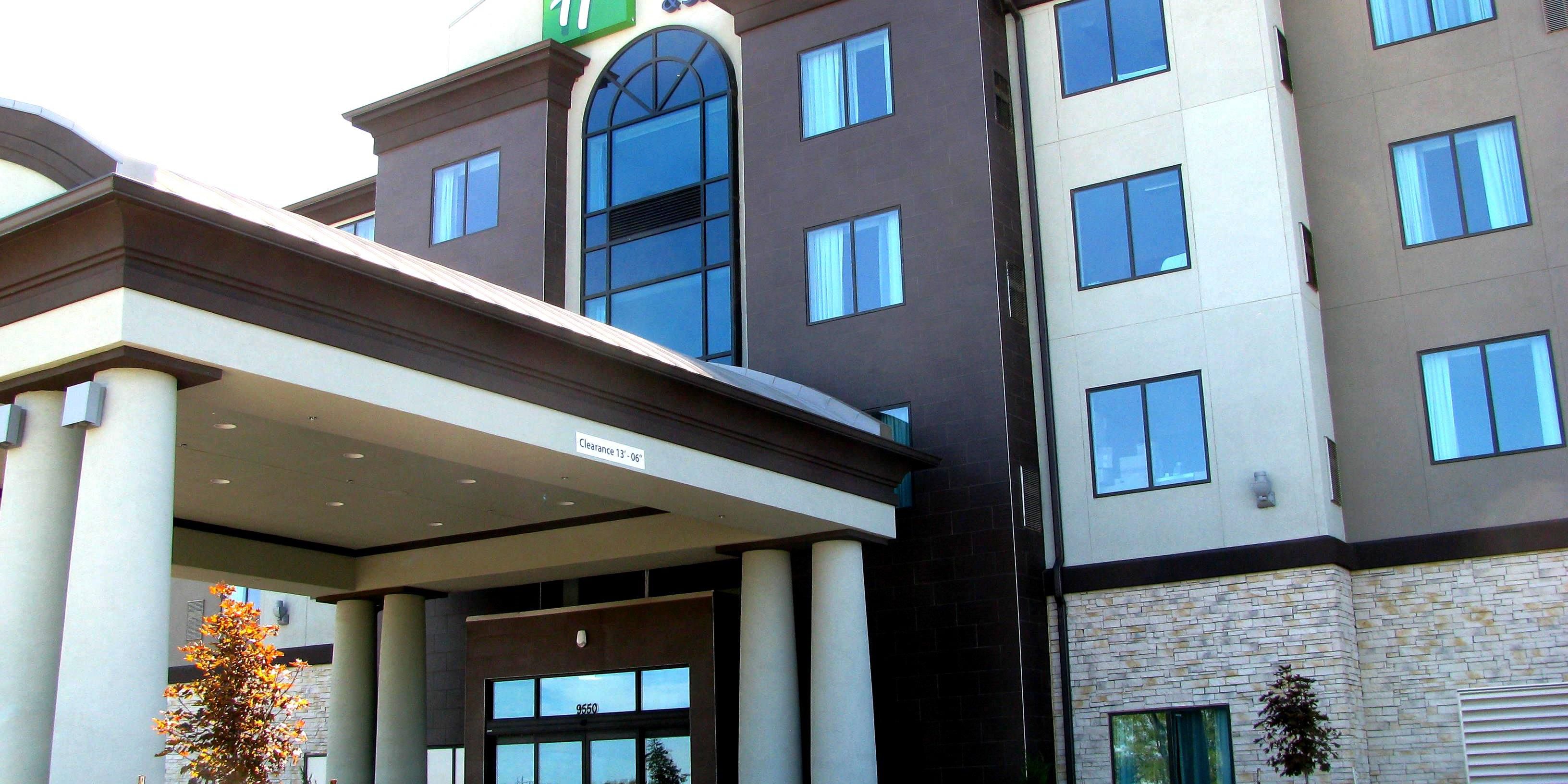 Holiday Inn Express & Suites Kansas City Airport