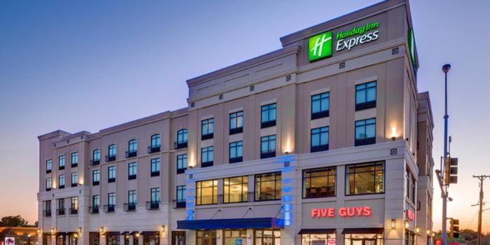 Holiday Inn Express & Suites Kansas City KU Medical Center