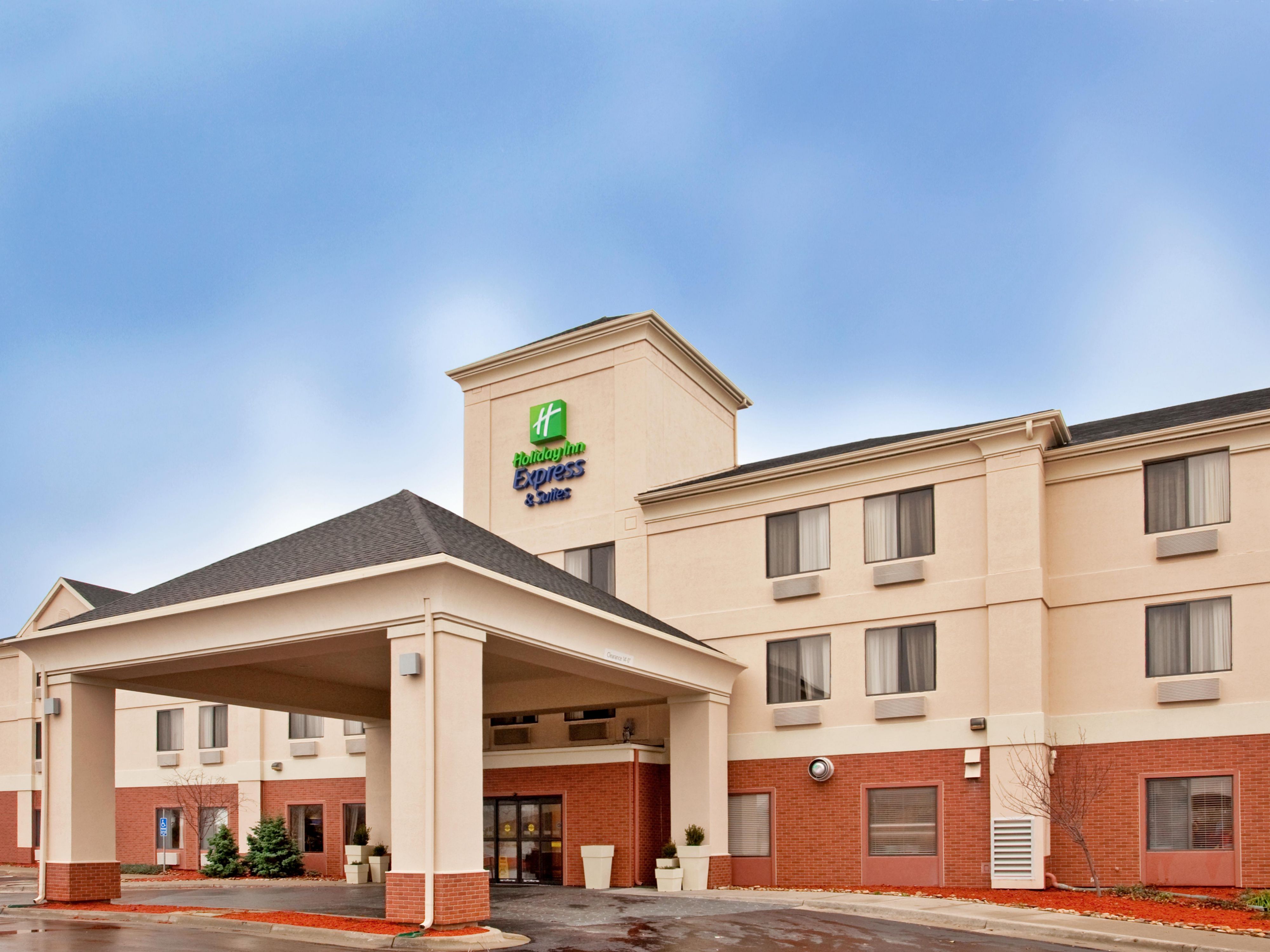 Budget Hotels in Lee's Summit, MO | Holiday Inn Express Lee's Summit