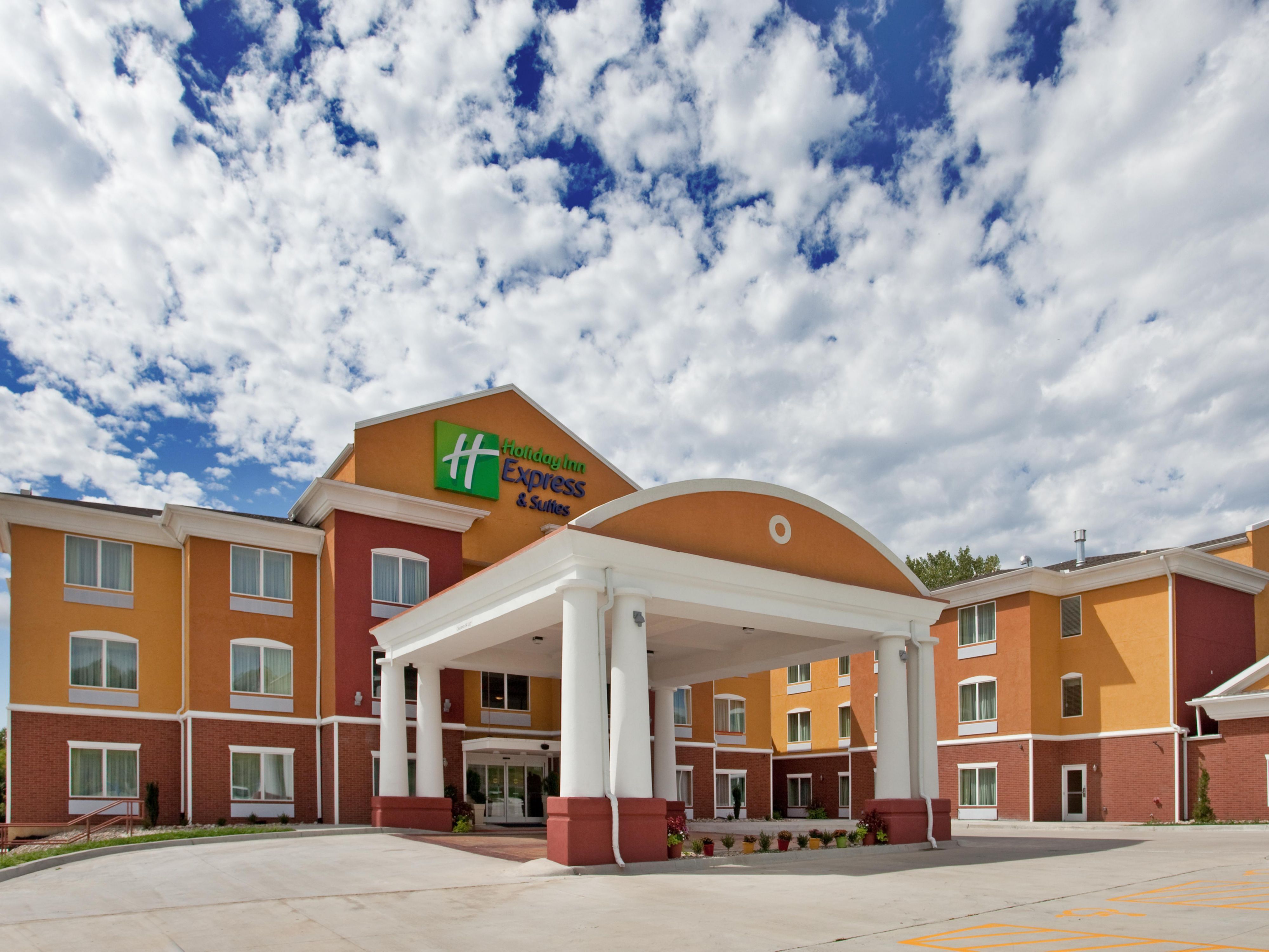 Budget Hotels in Lee's Summit, MO | Holiday Inn Express Lee's Summit