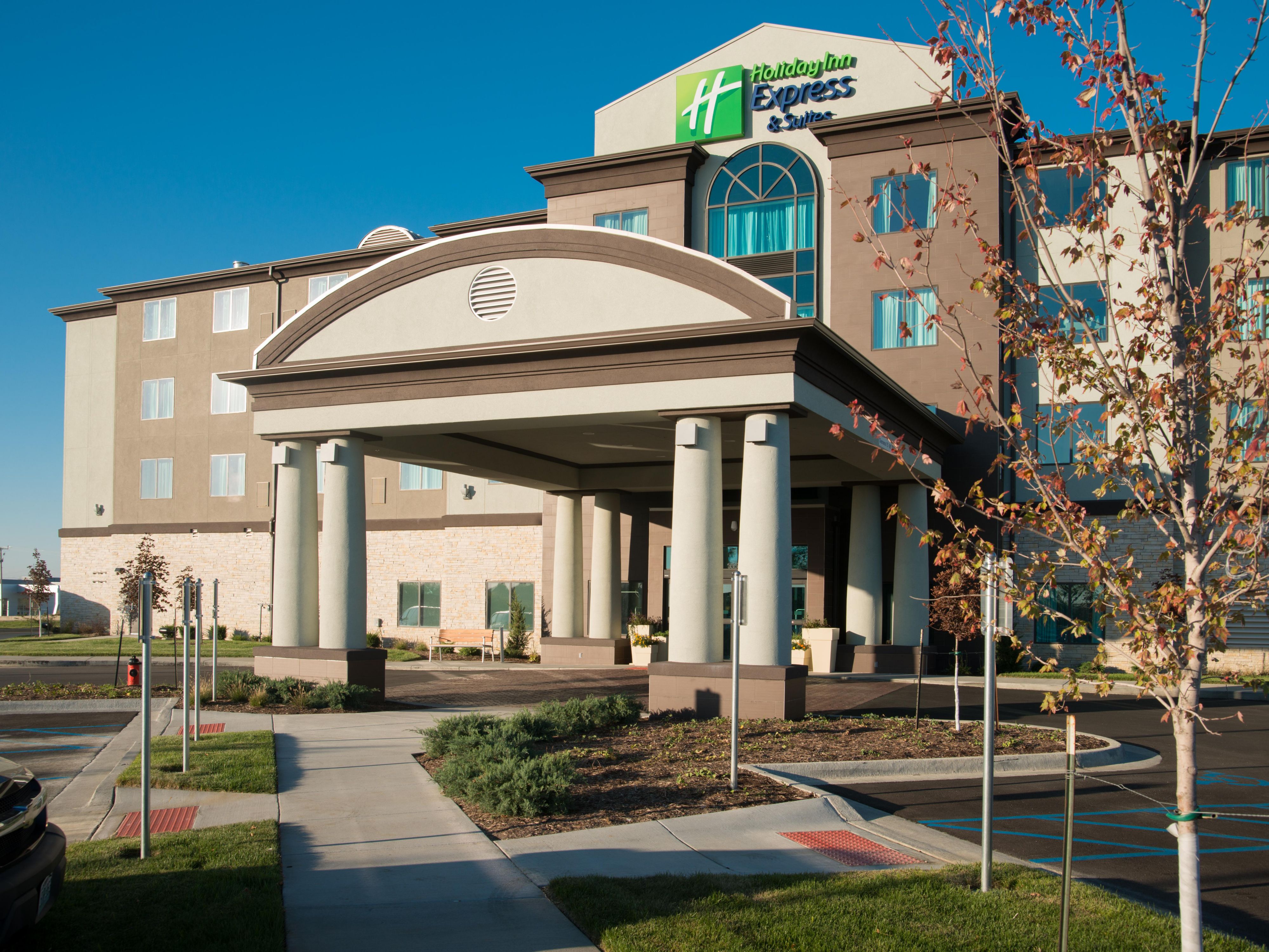 Budget Hotels in Lee's Summit, MO | Holiday Inn Express Lee's Summit