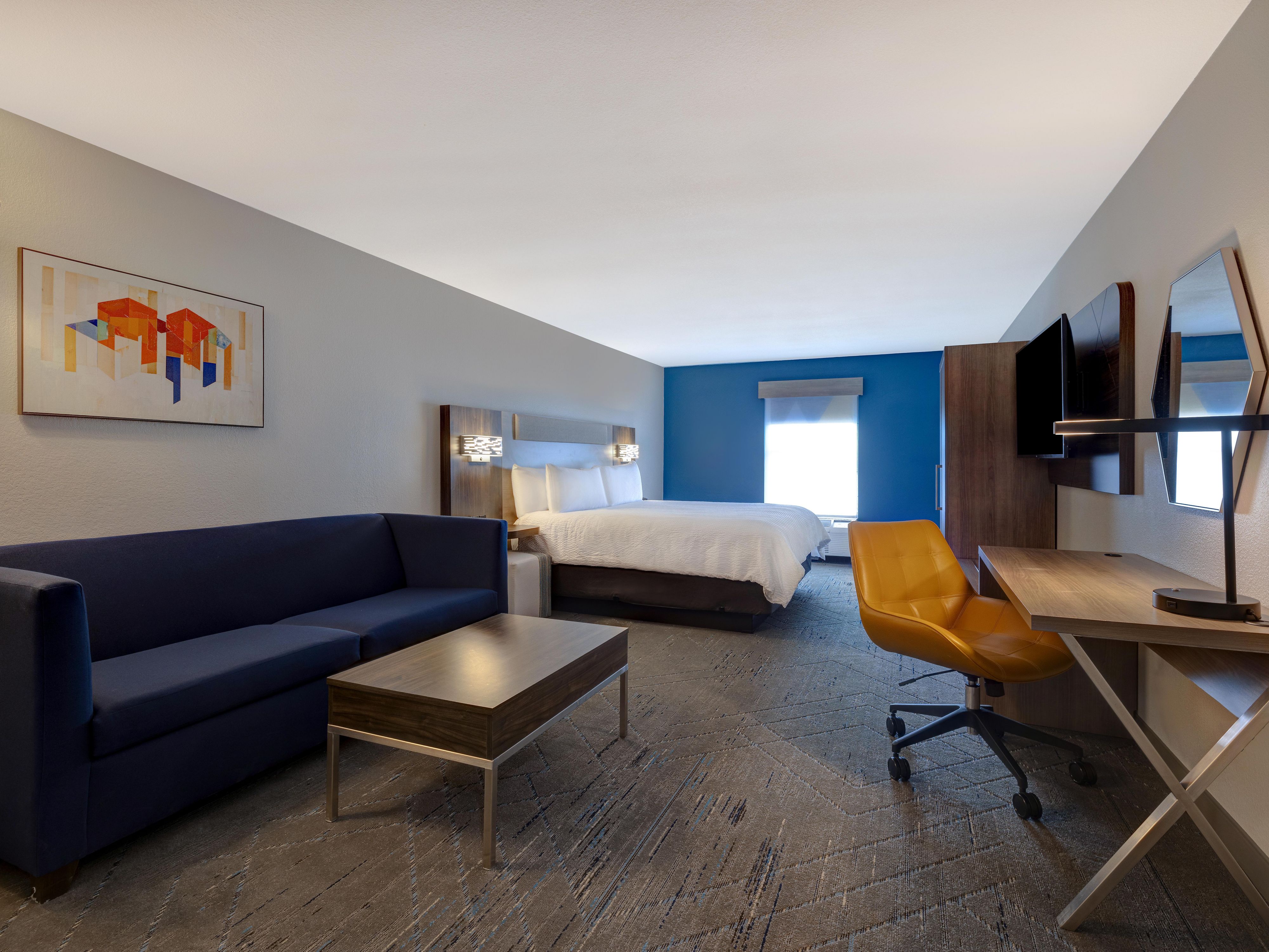 Holiday Inn Express And Suites Kansas City Ku Medical Center Guest Room And Suite Options 5507