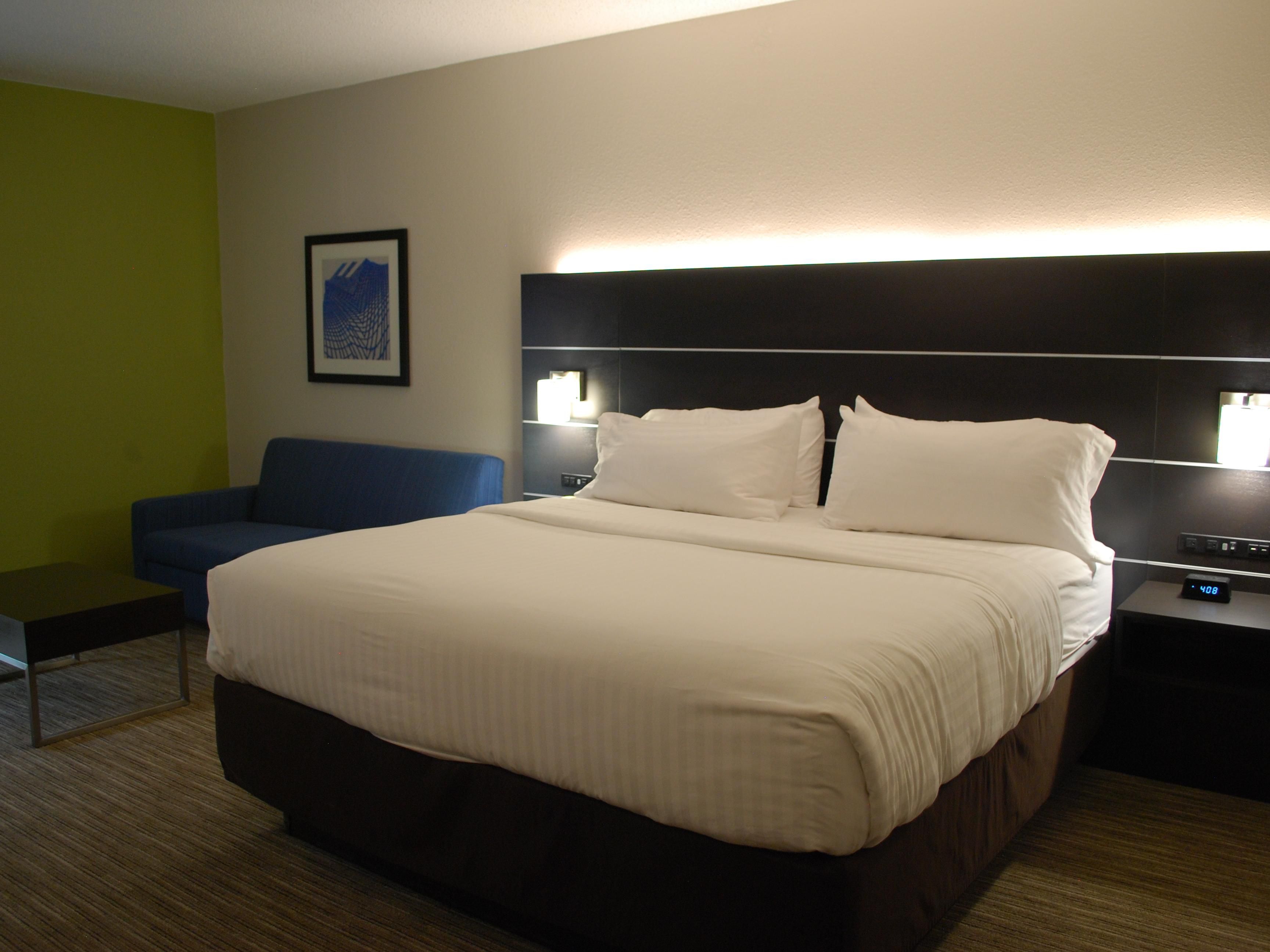 Holiday Inn Express And Suites Kingsport Meadowview I 26 Guest Room