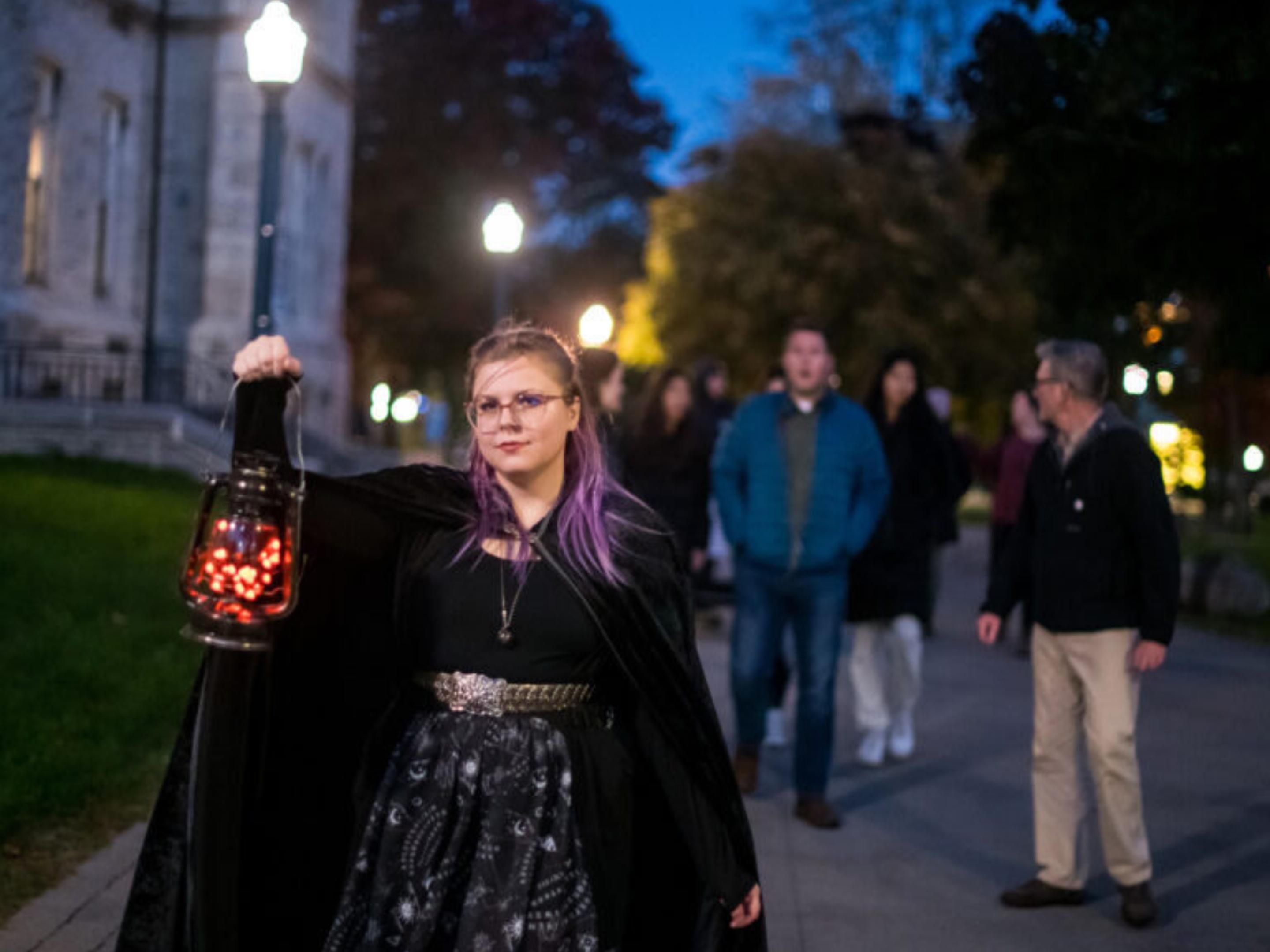 Follow your cloaked guide through Kingston’s alleys, squares, and hidden corners on the Haunted Walk. Based on real events, these evening tours blend ghost stories with local lore for an unforgettable way to explore the city after dark.