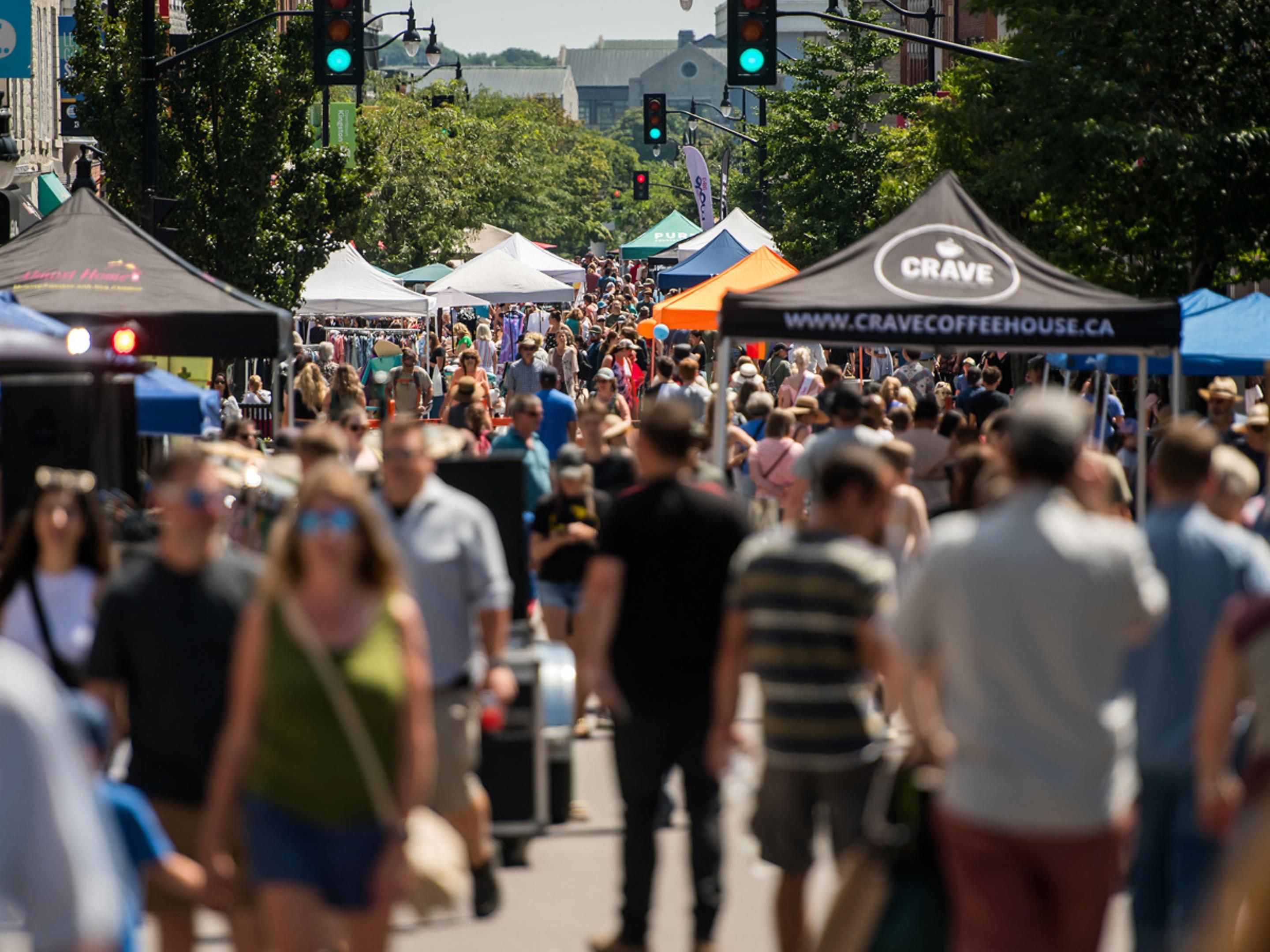 Boutique shops, patio dining, lakeside walks, museums, and local cafés—downtown Kingston has it all, and it’s just a 10-minute drive from the hotel. Easy to access, hard to leave, and packed with charm all year long.
