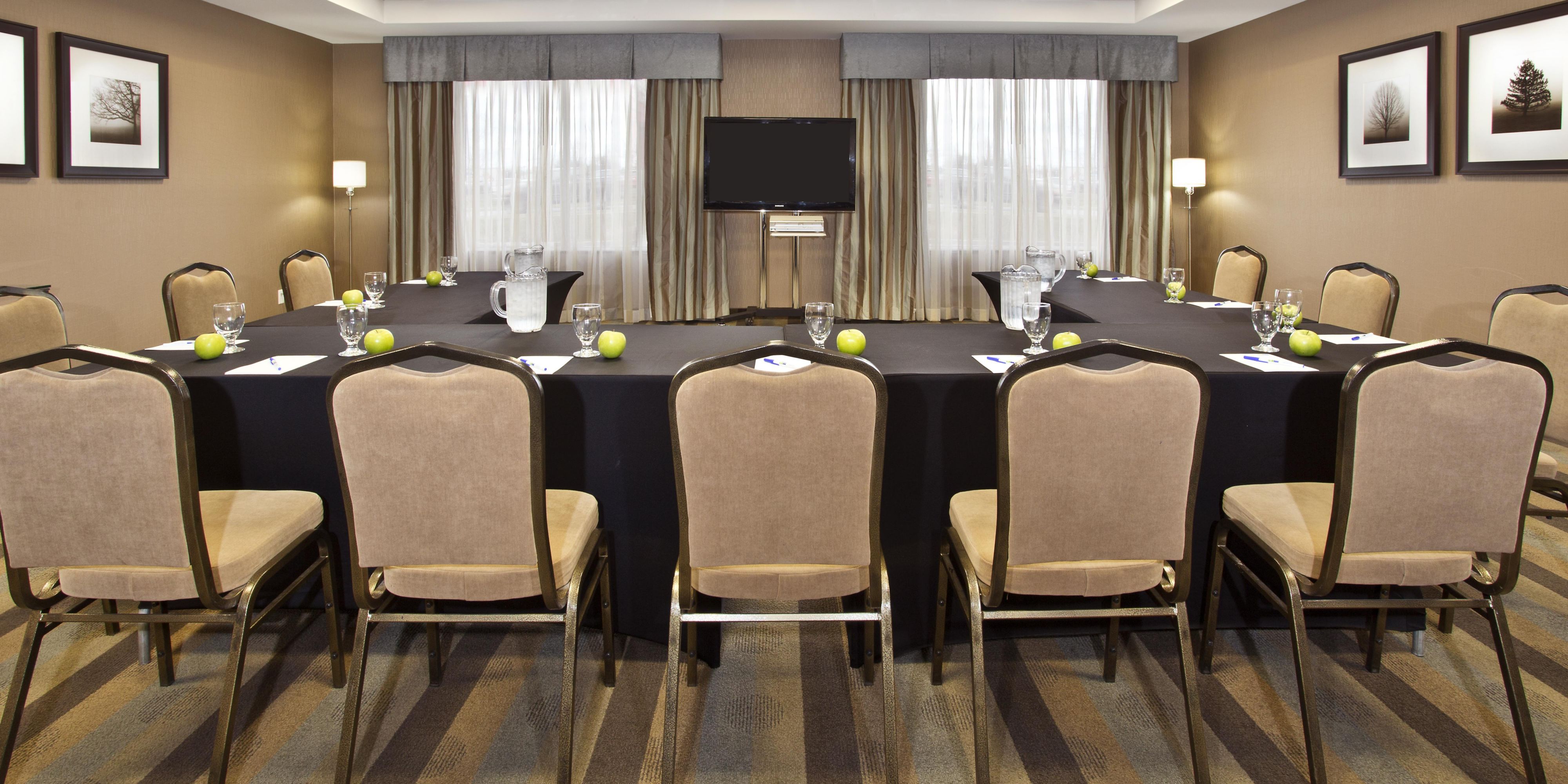 Planning a meeting or event? Good things happen in small spaces. Our Loyalist Room is perfect for up to 50 guests and features natural light and the opportunity to earn IHG Business Rewards on qualifying events.