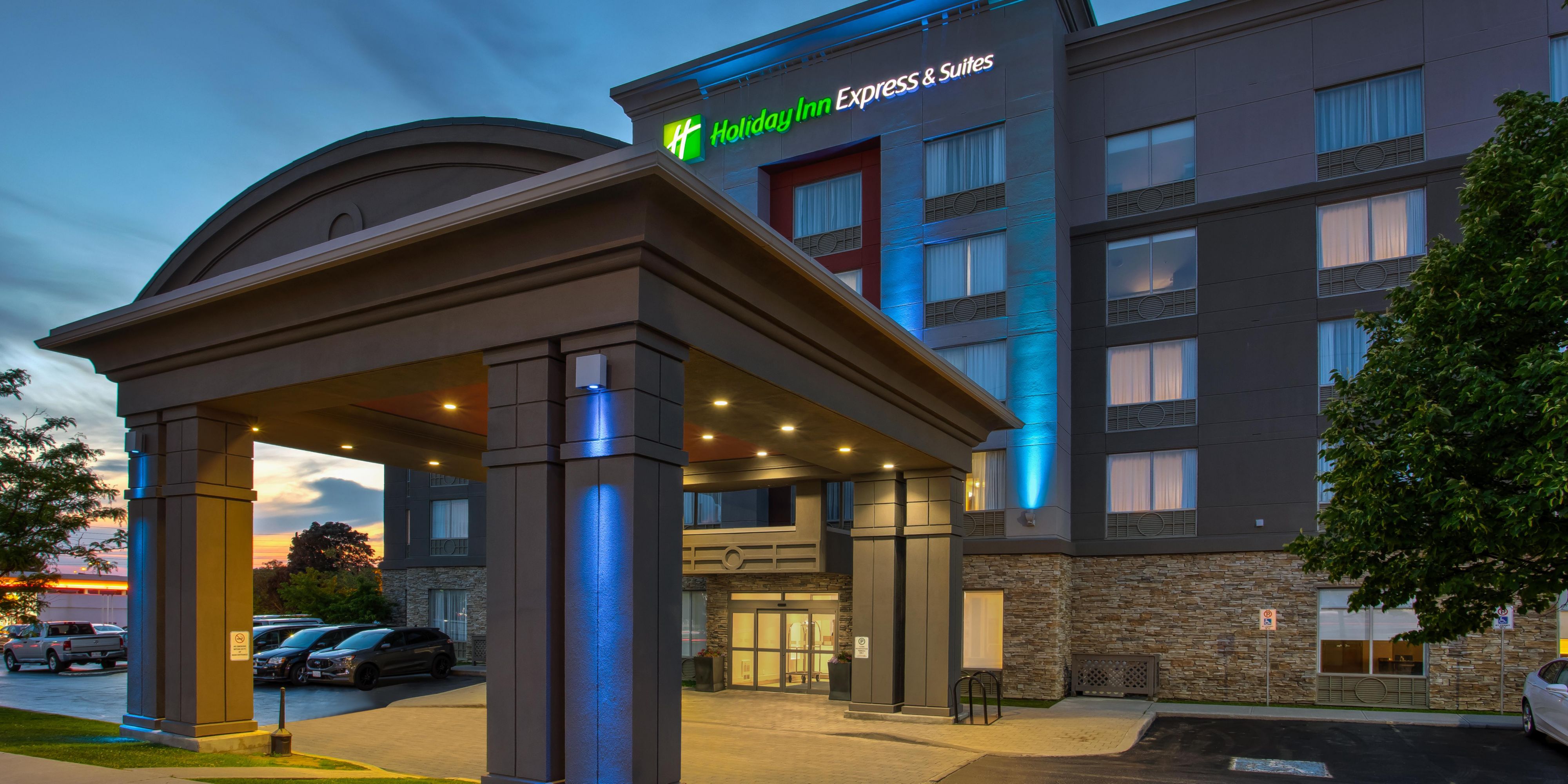Holiday Inn Express & Suites Kingston Central