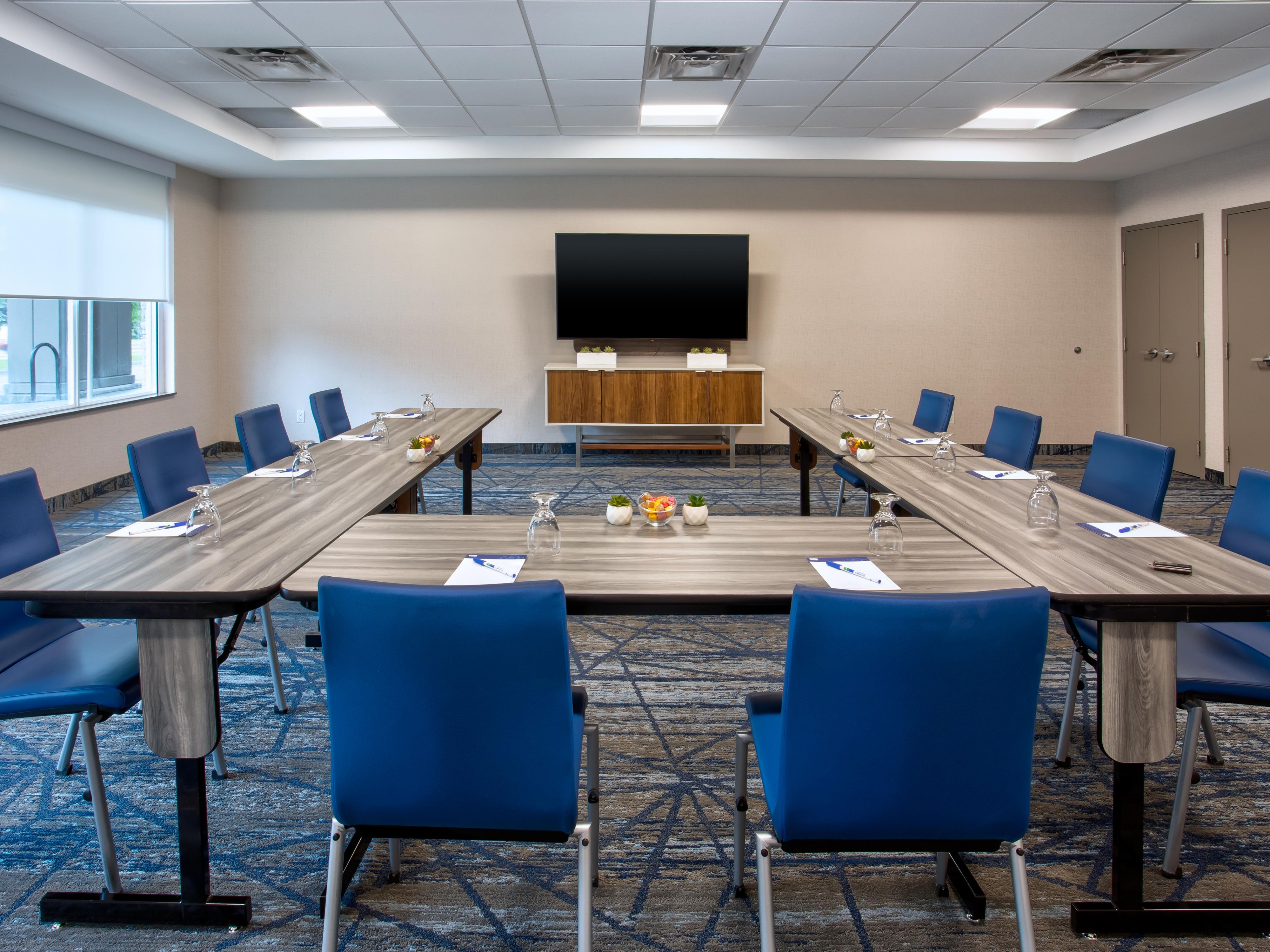 Planning a meeting or event? Discover seamless meetings and events made easy at our hotel. Our Loyalist Room is perfect for up to 50 guests and features natural light, modern AV, on-site catering, and the opportunity to earn IHG Business Rewards on qualifying events.
