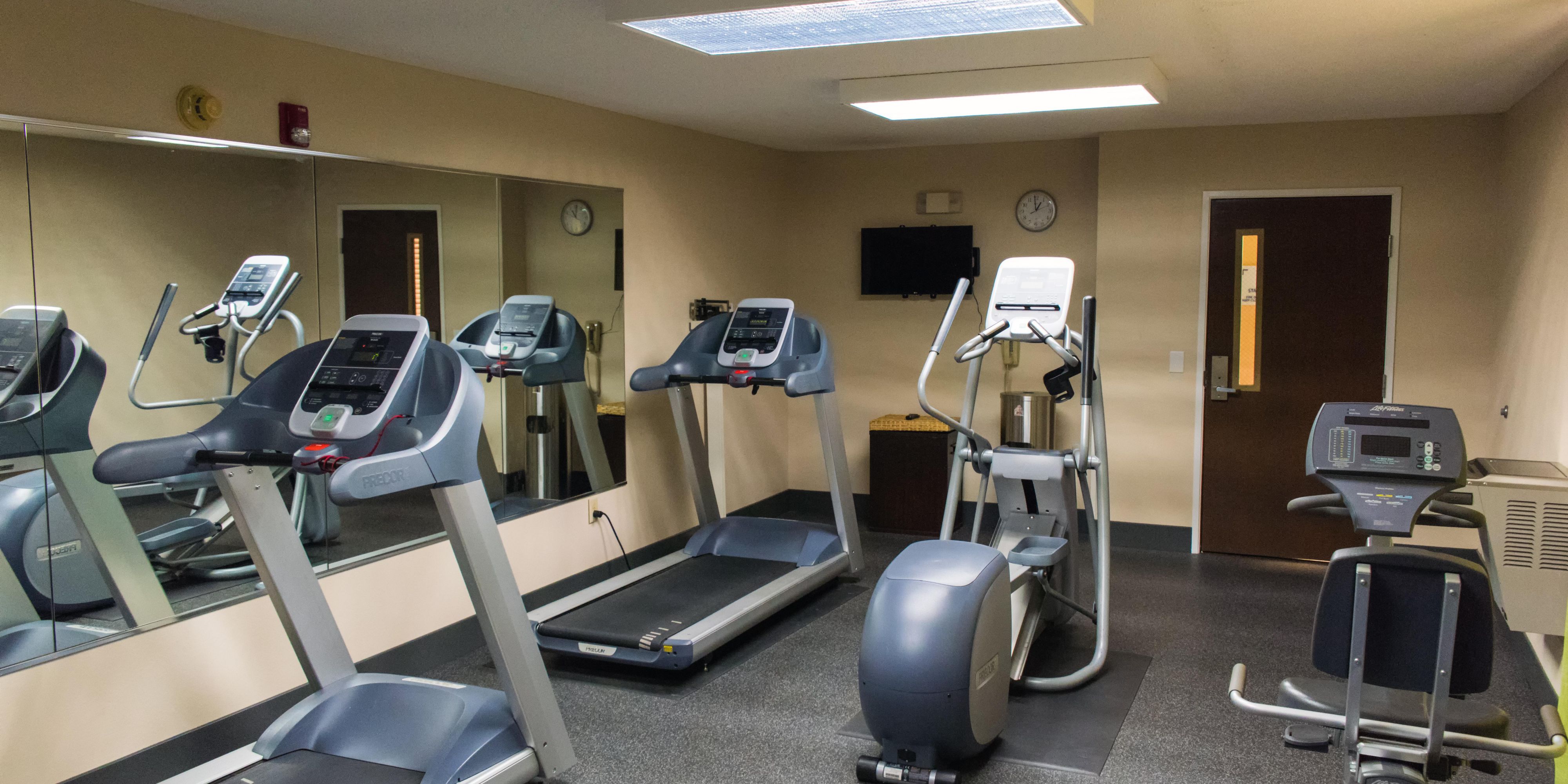 Keep up your workout routine while you stay with us in our newly renovated Fitness Center featuring an Elliptical, Treadmill and an Exercise Bike - each has their own individual TV monitor. 

In addition to our Fitness Center, our guest also get complimentary access to the TruFit Gym located less than a quarter-mile from our hotel.